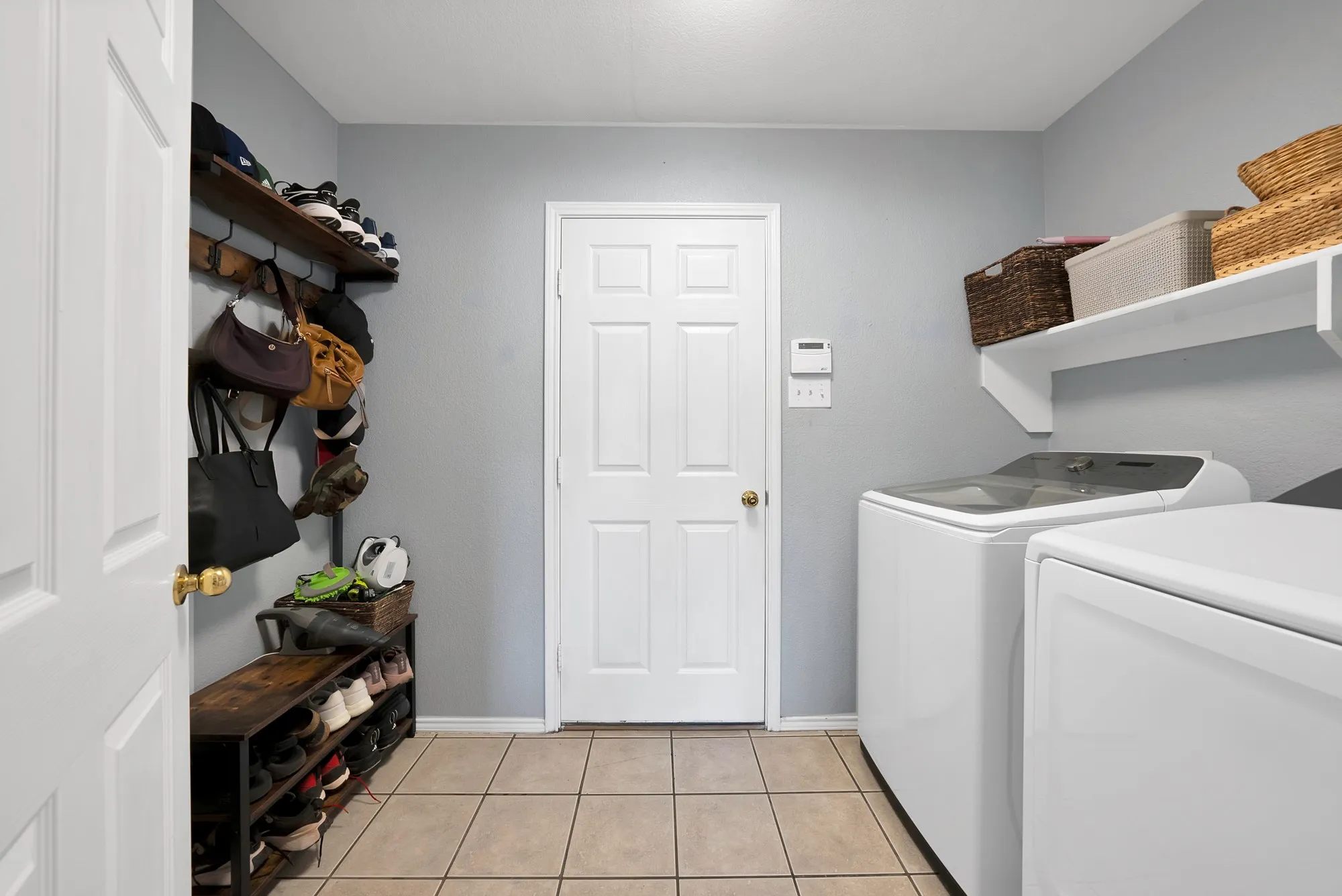 Single Family Residence For Sale in Parker County , 2209 Quail Ridge Drive, Weatherford, Texas 76087, 3 Bedroom, 2 Bathroom, 2 Garage spaces, 1,607 Sqft, built in 2002, mls#21362099, Real Estate Agent in Weatherford, Homes For Sale in Parker county, Homes For Sale in Weatherford, Realtor in Weatherford Texas, Real Estate Brokerage Independent Realty Texas, Luminita Cordes Realtor