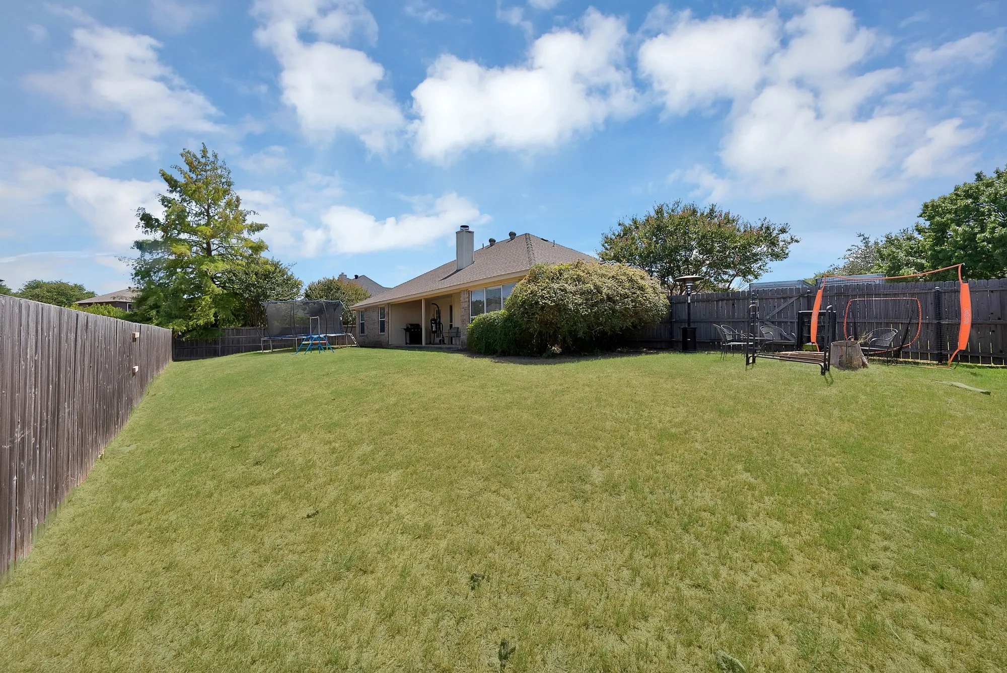 Single Family Residence For Sale in Parker County , 2209 Quail Ridge Drive, Weatherford, Texas 76087, 3 Bedroom, 2 Bathroom, 2 Garage spaces, 1,607 Sqft, built in 2002, mls#21362099, Real Estate Agent in Weatherford, Homes For Sale in Parker county, Homes For Sale in Weatherford, Realtor in Weatherford Texas, Real Estate Brokerage Independent Realty Texas, Luminita Cordes Realtor