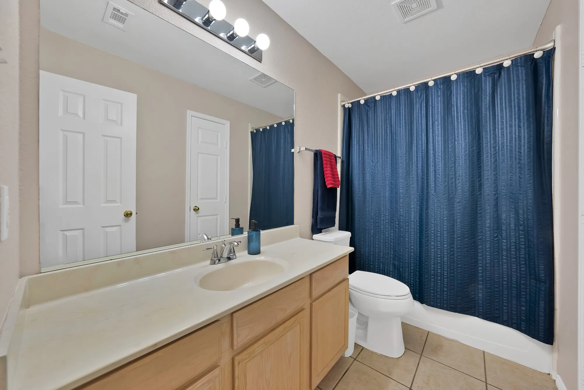 Single Family Residence For Sale in Parker County , 2209 Quail Ridge Drive, Weatherford, Texas 76087, 3 Bedroom, 2 Bathroom, 2 Garage spaces, 1,607 Sqft, built in 2002, mls#21362099, Real Estate Agent in Weatherford, Homes For Sale in Parker county, Homes For Sale in Weatherford, Realtor in Weatherford Texas, Real Estate Brokerage Independent Realty Texas, Luminita Cordes Realtor