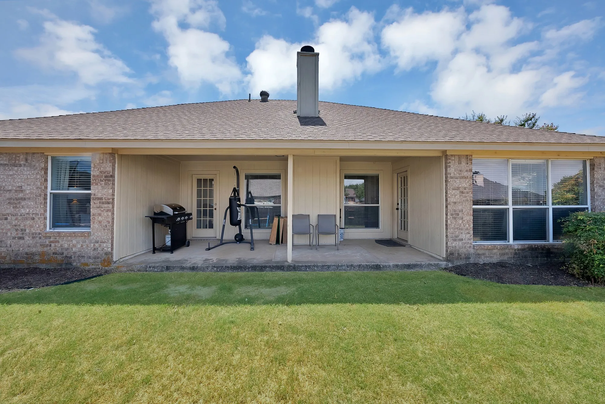 Single Family Residence For Sale in Parker County , 2209 Quail Ridge Drive, Weatherford, Texas 76087, 3 Bedroom, 2 Bathroom, 2 Garage spaces, 1,607 Sqft, built in 2002, mls#21362099, Real Estate Agent in Weatherford, Homes For Sale in Parker county, Homes For Sale in Weatherford, Realtor in Weatherford Texas, Real Estate Brokerage Independent Realty Texas, Luminita Cordes Realtor