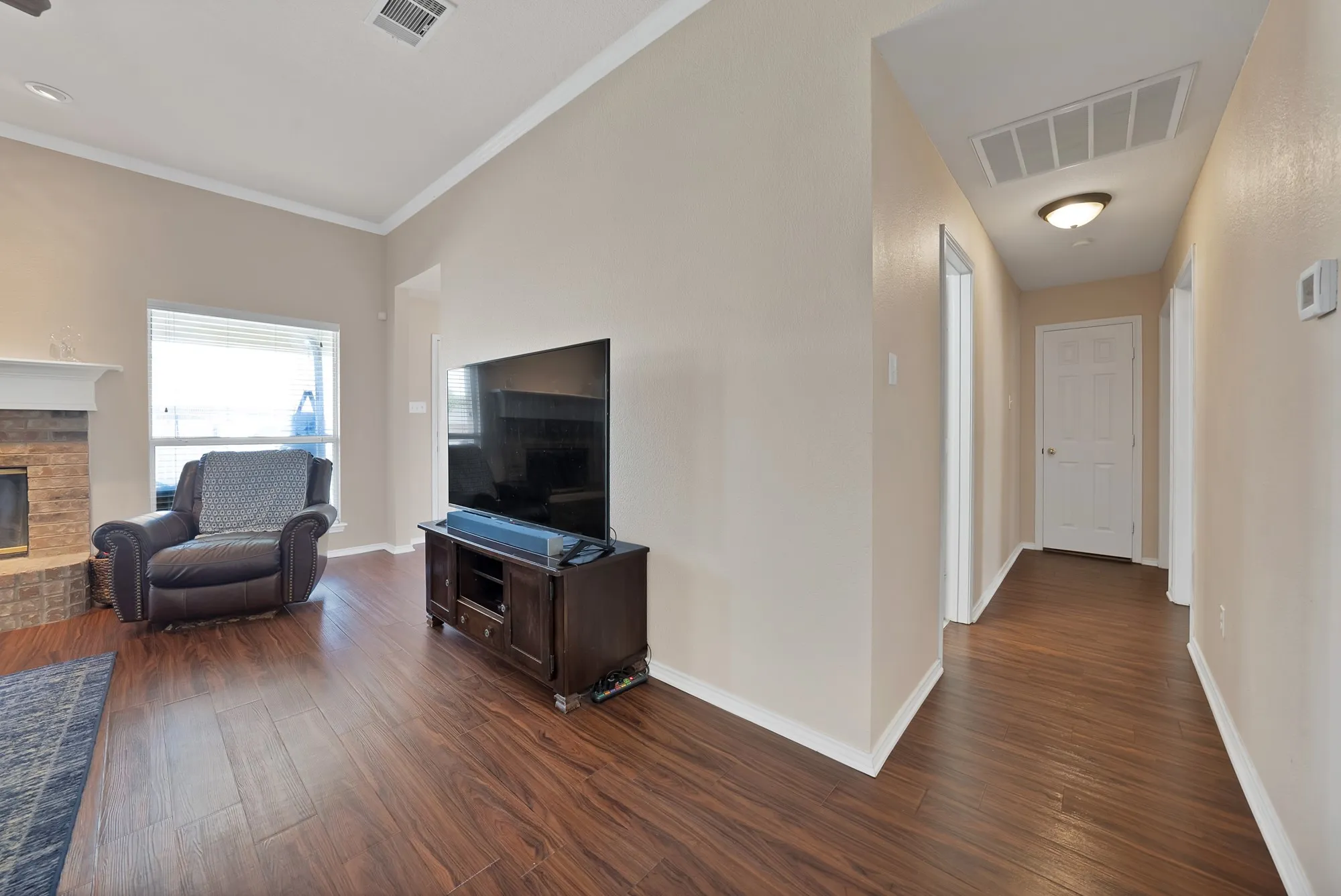 Single Family Residence For Sale in Parker County , 2209 Quail Ridge Drive, Weatherford, Texas 76087, 3 Bedroom, 2 Bathroom, 2 Garage spaces, 1,607 Sqft, built in 2002, mls#21362099, Real Estate Agent in Weatherford, Homes For Sale in Parker county, Homes For Sale in Weatherford, Realtor in Weatherford Texas, Real Estate Brokerage Independent Realty Texas, Luminita Cordes Realtor