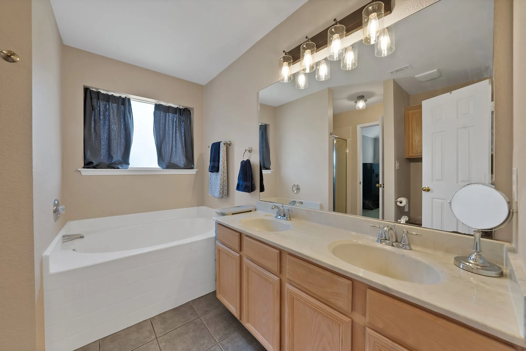 Single Family Residence For Sale in Parker County , 2209 Quail Ridge Drive, Weatherford, Texas 76087, 3 Bedroom, 2 Bathroom, 2 Garage spaces, 1,607 Sqft, built in 2002, mls#21362099, Real Estate Agent in Weatherford, Homes For Sale in Parker county, Homes For Sale in Weatherford, Realtor in Weatherford Texas, Real Estate Brokerage Independent Realty Texas, Luminita Cordes Realtor