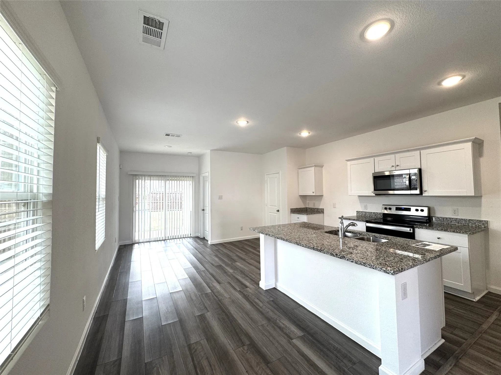 Single Family Residence For Rent in Kaufman County , 6417 Bishop, Forney, Texas 75126, 3 Bedroom, 2 Bathroom, 2 Garage spaces, 1,412 Sqft, built in 2021, mls#21365648, Real Estate Agent in Forney, Homes For Rent in Kaufman county, Homes For Rent in Forney, Realtor in Forney Texas, Real Estate Brokerage Independent Realty Texas, Luminita Cordes Realtor