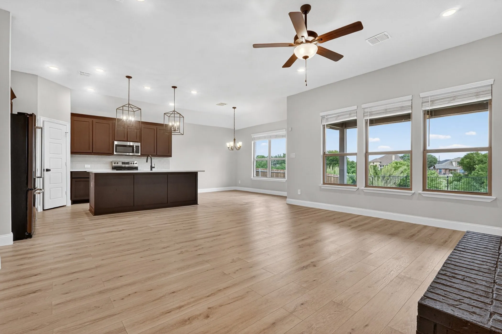 Single Family Residence For Sale in Denton County , 430 Wilkerson Lane, Justin, Texas 76247, 3 Bedroom, 2 Bathroom, 2 Garage spaces, 1,682 Sqft, built in 2021, mls#21356188, Real Estate Agent in Justin, Homes For Sale in Denton county, Homes For Sale in Justin, Realtor in Justin Texas, Real Estate Brokerage Independent Realty Texas, Luminita Cordes Realtor