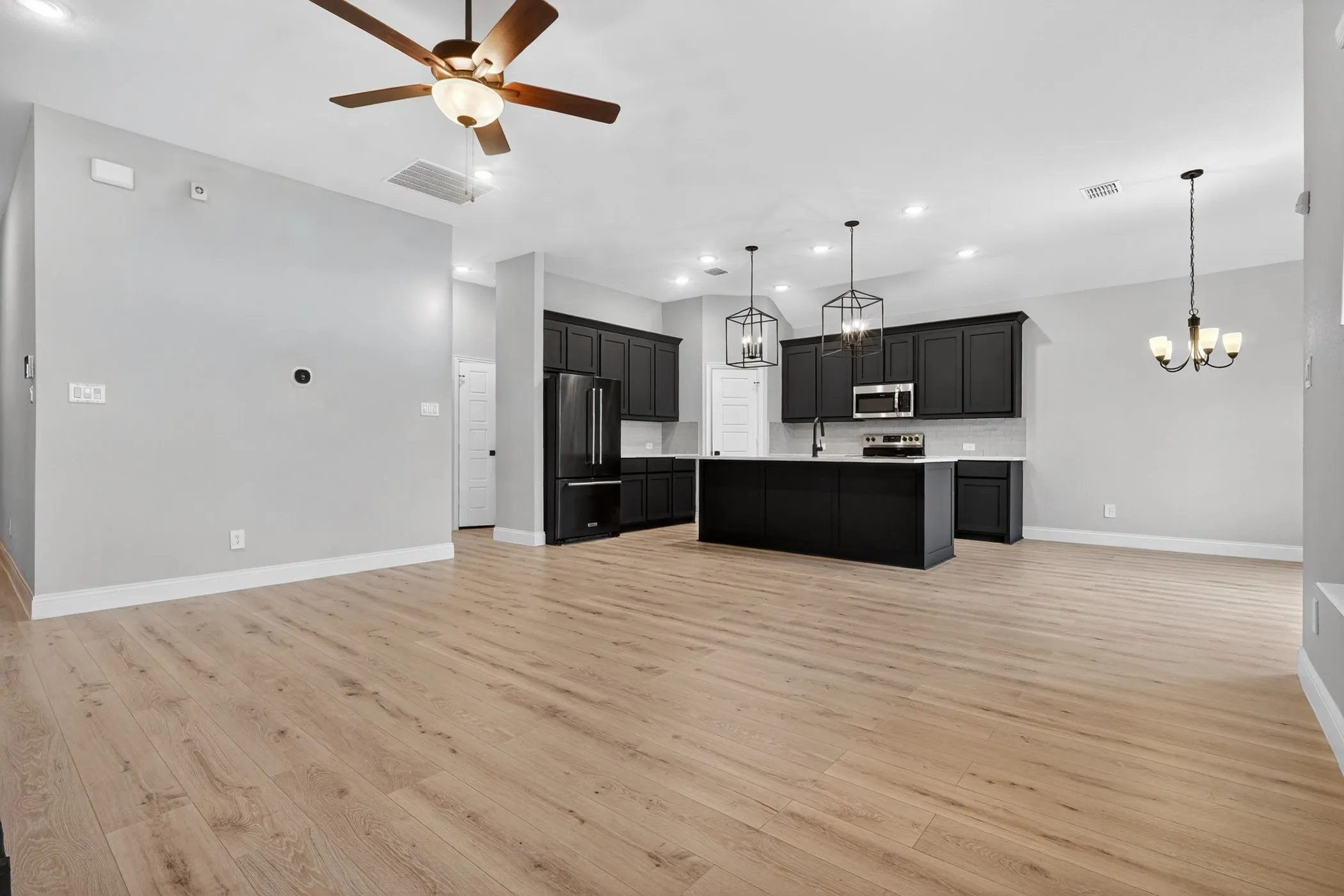 Single Family Residence For Sale in Denton County , 430 Wilkerson Lane, Justin, Texas 76247, 3 Bedroom, 2 Bathroom, 2 Garage spaces, 1,682 Sqft, built in 2021, mls#21356188, Real Estate Agent in Justin, Homes For Sale in Denton county, Homes For Sale in Justin, Realtor in Justin Texas, Real Estate Brokerage Independent Realty Texas, Luminita Cordes Realtor