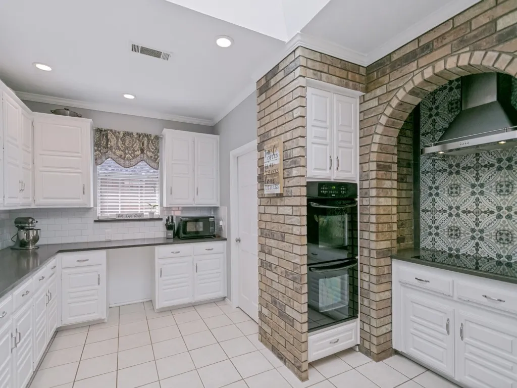 Great kitchen amenities including double ovens, smooth cooktop and an abundance of cabinet space.