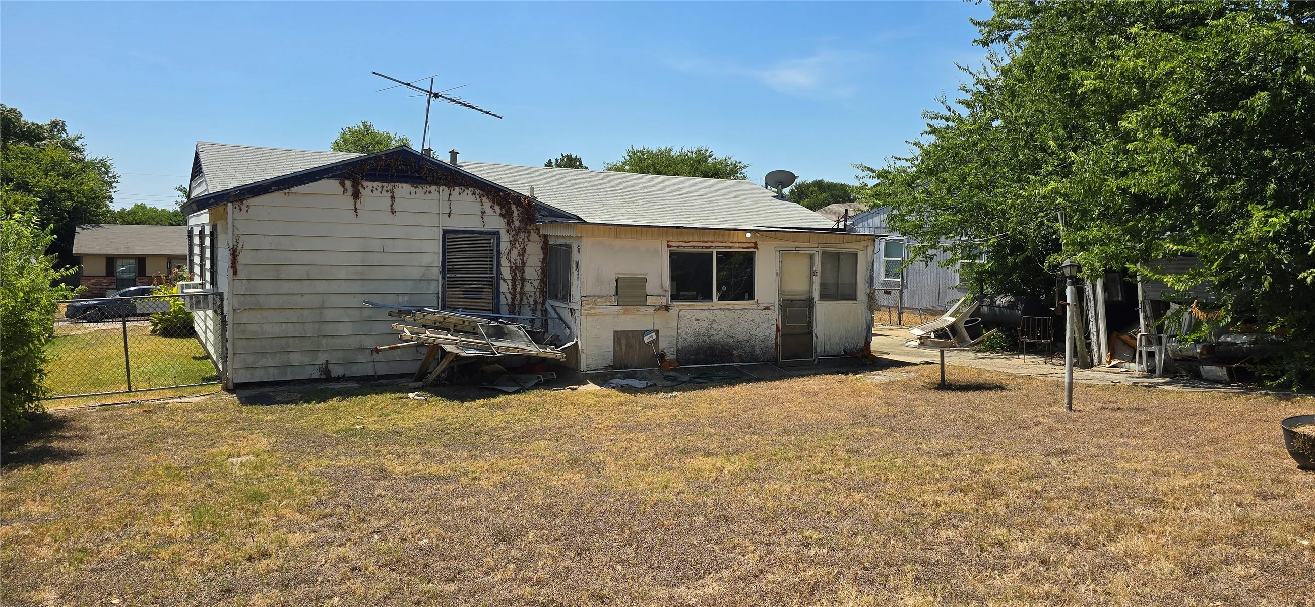 Single Family Residence For Sale in Dallas County , 2349 Talco Drive, Dallas, Texas 75241, 3 Bedroom, 1 Bathroom, 1 Garage spaces, 966 Sqft, built in 1959, mls#21365858, Real Estate Agent in Dallas, Homes For Sale in Dallas county, Homes For Sale in Dallas, Realtor in Dallas Texas, Real Estate Brokerage Independent Realty Texas, Luminita Cordes Realtor