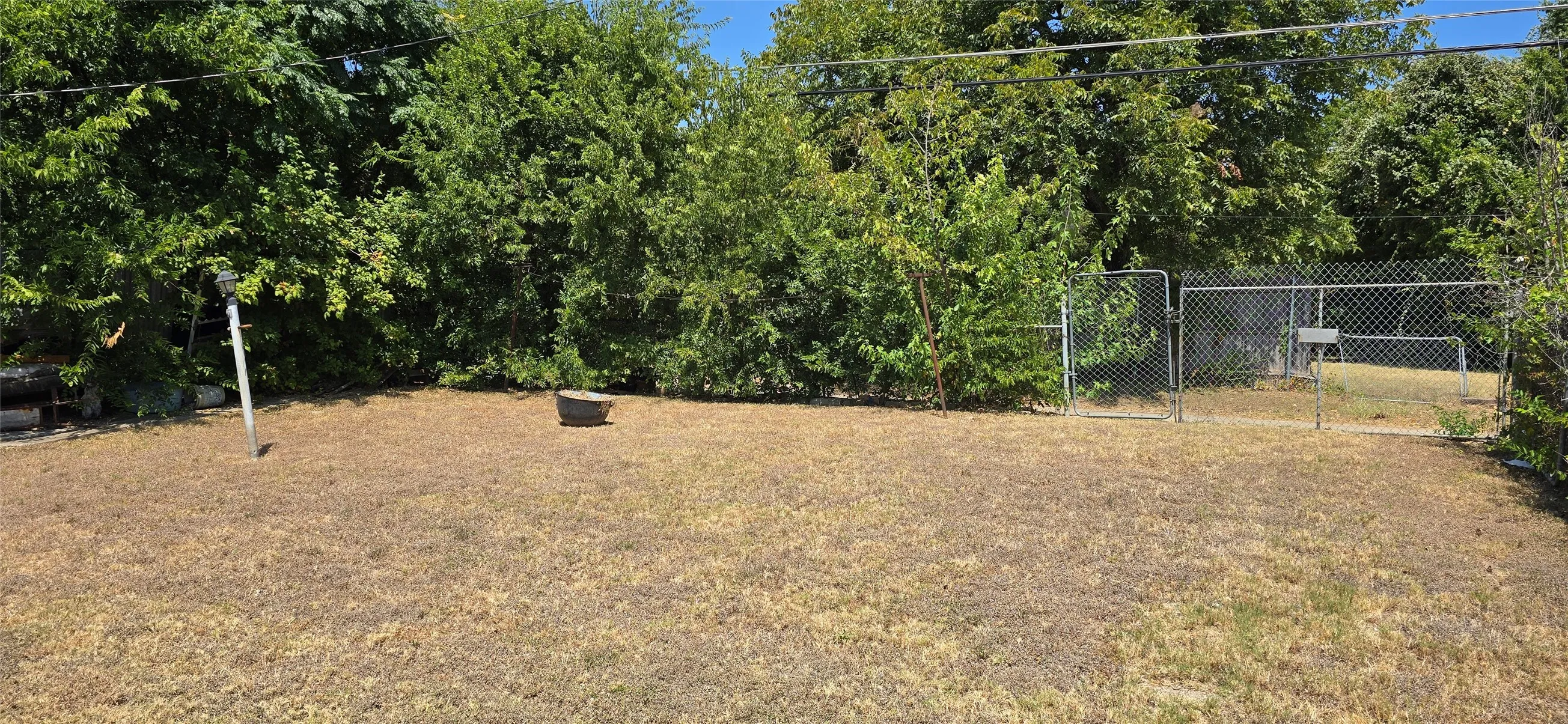 Single Family Residence For Sale in Dallas County , 2349 Talco Drive, Dallas, Texas 75241, 3 Bedroom, 1 Bathroom, 1 Garage spaces, 966 Sqft, built in 1959, mls#21365858, Real Estate Agent in Dallas, Homes For Sale in Dallas county, Homes For Sale in Dallas, Realtor in Dallas Texas, Real Estate Brokerage Independent Realty Texas, Luminita Cordes Realtor