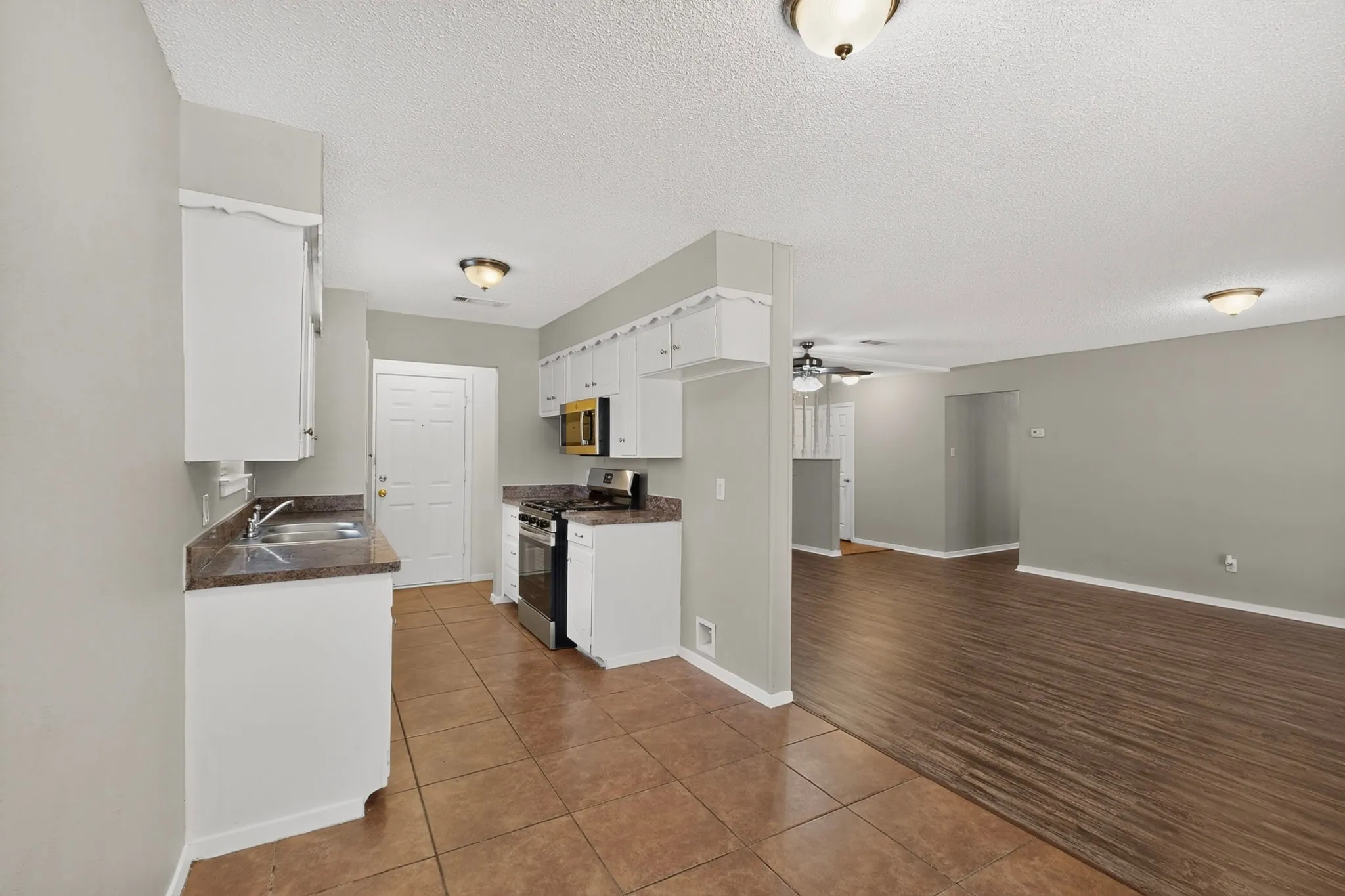 Single Family Residence For Sale in Tarrant County , 7448 Van Natta Lane, Fort Worth, Texas 76112, 3 Bedroom, 2 Bathroom, 2 Garage spaces, 1,392 Sqft, built in 1966, mls#21365856, Real Estate Agent in Fort Worth, Homes For Sale in Tarrant county, Homes For Sale in Fort Worth, Realtor in Fort Worth Texas, Real Estate Brokerage Independent Realty Texas, Luminita Cordes Realtor