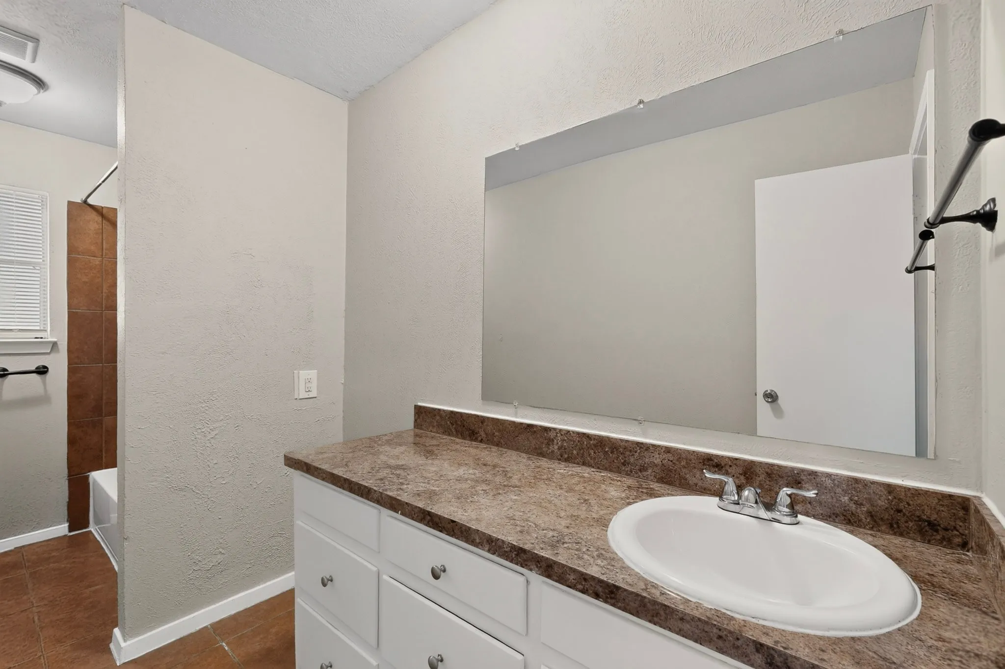 Single Family Residence For Sale in Tarrant County , 7448 Van Natta Lane, Fort Worth, Texas 76112, 3 Bedroom, 2 Bathroom, 2 Garage spaces, 1,392 Sqft, built in 1966, mls#21365856, Real Estate Agent in Fort Worth, Homes For Sale in Tarrant county, Homes For Sale in Fort Worth, Realtor in Fort Worth Texas, Real Estate Brokerage Independent Realty Texas, Luminita Cordes Realtor
