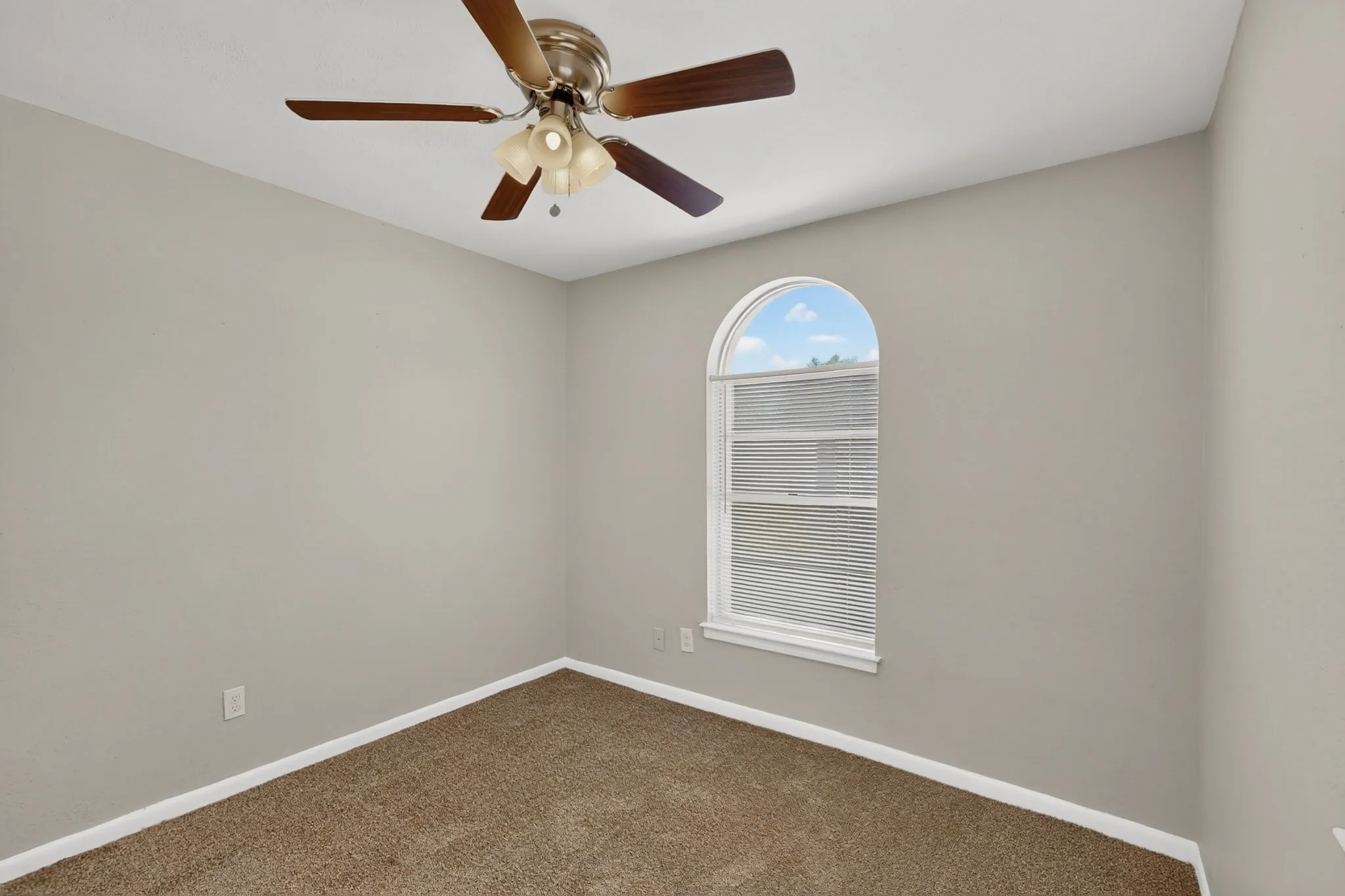 Single Family Residence For Sale in Tarrant County , 7448 Van Natta Lane, Fort Worth, Texas 76112, 3 Bedroom, 2 Bathroom, 2 Garage spaces, 1,392 Sqft, built in 1966, mls#21365856, Real Estate Agent in Fort Worth, Homes For Sale in Tarrant county, Homes For Sale in Fort Worth, Realtor in Fort Worth Texas, Real Estate Brokerage Independent Realty Texas, Luminita Cordes Realtor