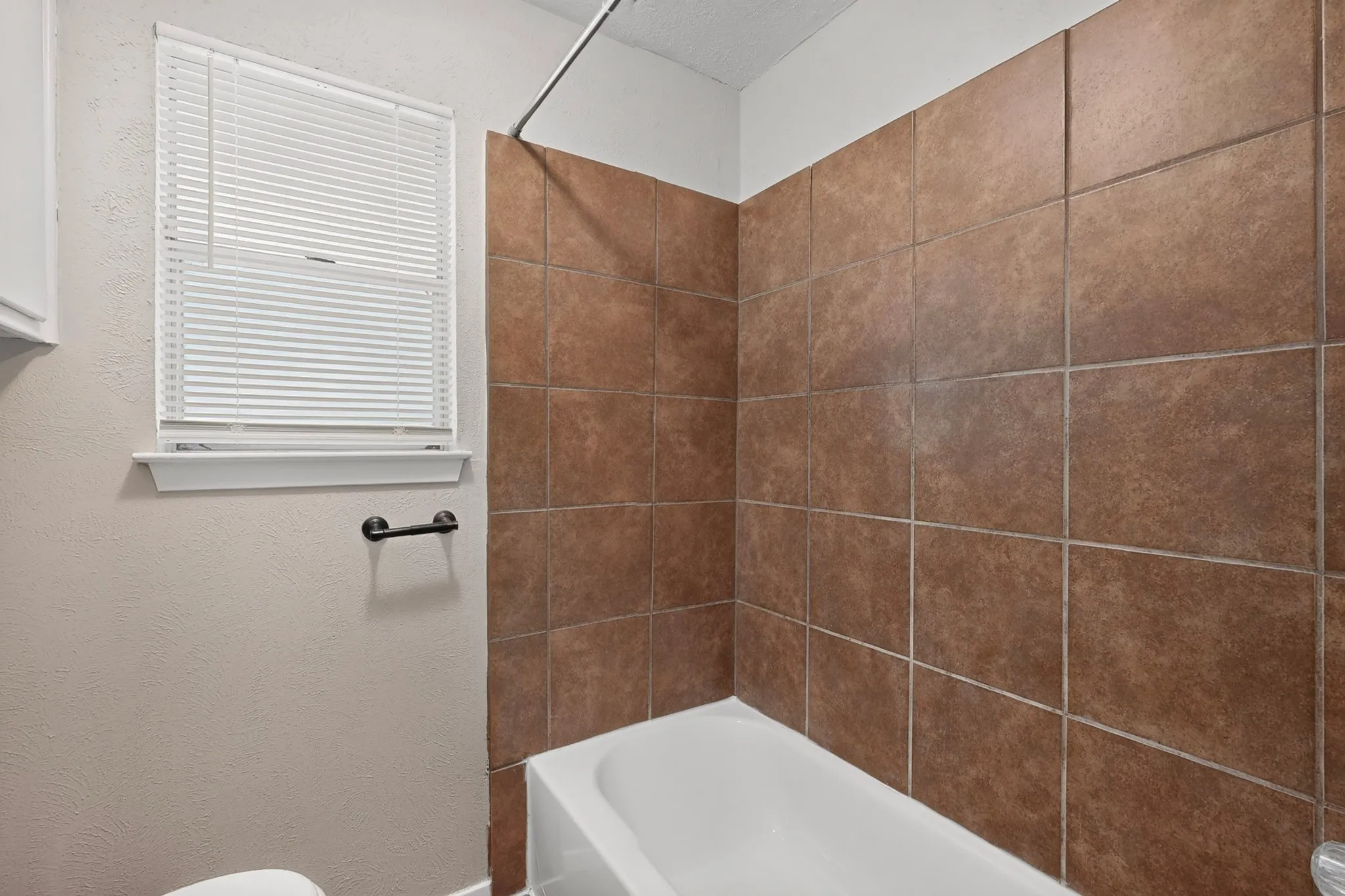 Single Family Residence For Sale in Tarrant County , 7448 Van Natta Lane, Fort Worth, Texas 76112, 3 Bedroom, 2 Bathroom, 2 Garage spaces, 1,392 Sqft, built in 1966, mls#21365856, Real Estate Agent in Fort Worth, Homes For Sale in Tarrant county, Homes For Sale in Fort Worth, Realtor in Fort Worth Texas, Real Estate Brokerage Independent Realty Texas, Luminita Cordes Realtor