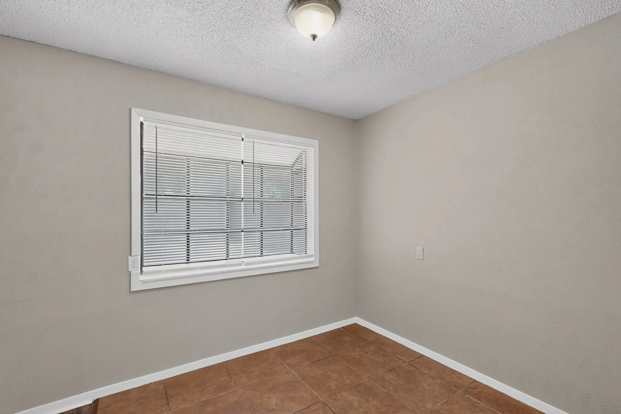 Single Family Residence For Sale in Tarrant County , 7448 Van Natta Lane, Fort Worth, Texas 76112, 3 Bedroom, 2 Bathroom, 2 Garage spaces, 1,392 Sqft, built in 1966, mls#21365856, Real Estate Agent in Fort Worth, Homes For Sale in Tarrant county, Homes For Sale in Fort Worth, Realtor in Fort Worth Texas, Real Estate Brokerage Independent Realty Texas, Luminita Cordes Realtor