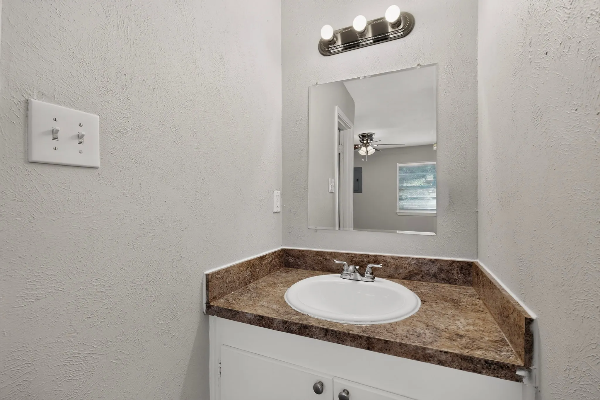 Single Family Residence For Sale in Tarrant County , 7448 Van Natta Lane, Fort Worth, Texas 76112, 3 Bedroom, 2 Bathroom, 2 Garage spaces, 1,392 Sqft, built in 1966, mls#21365856, Real Estate Agent in Fort Worth, Homes For Sale in Tarrant county, Homes For Sale in Fort Worth, Realtor in Fort Worth Texas, Real Estate Brokerage Independent Realty Texas, Luminita Cordes Realtor
