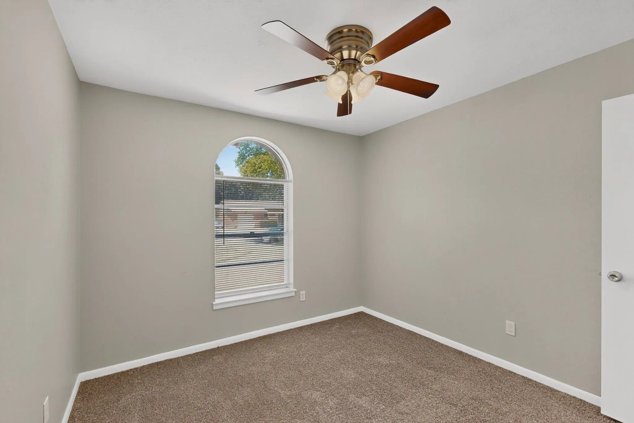 Single Family Residence For Sale in Tarrant County , 7448 Van Natta Lane, Fort Worth, Texas 76112, 3 Bedroom, 2 Bathroom, 2 Garage spaces, 1,392 Sqft, built in 1966, mls#21365856, Real Estate Agent in Fort Worth, Homes For Sale in Tarrant county, Homes For Sale in Fort Worth, Realtor in Fort Worth Texas, Real Estate Brokerage Independent Realty Texas, Luminita Cordes Realtor