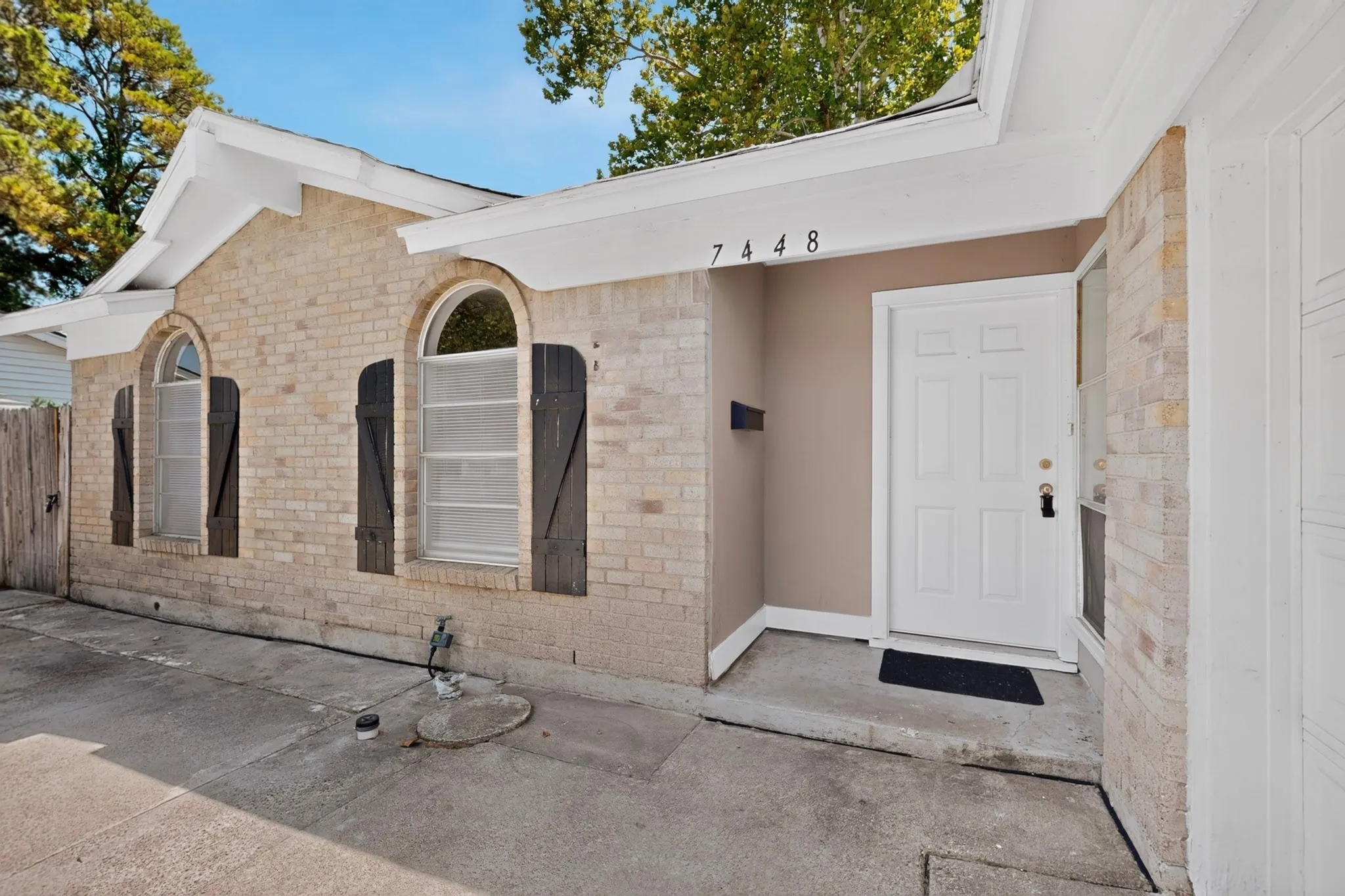Single Family Residence For Sale in Tarrant County , 7448 Van Natta Lane, Fort Worth, Texas 76112, 3 Bedroom, 2 Bathroom, 2 Garage spaces, 1,392 Sqft, built in 1966, mls#21365856, Real Estate Agent in Fort Worth, Homes For Sale in Tarrant county, Homes For Sale in Fort Worth, Realtor in Fort Worth Texas, Real Estate Brokerage Independent Realty Texas, Luminita Cordes Realtor