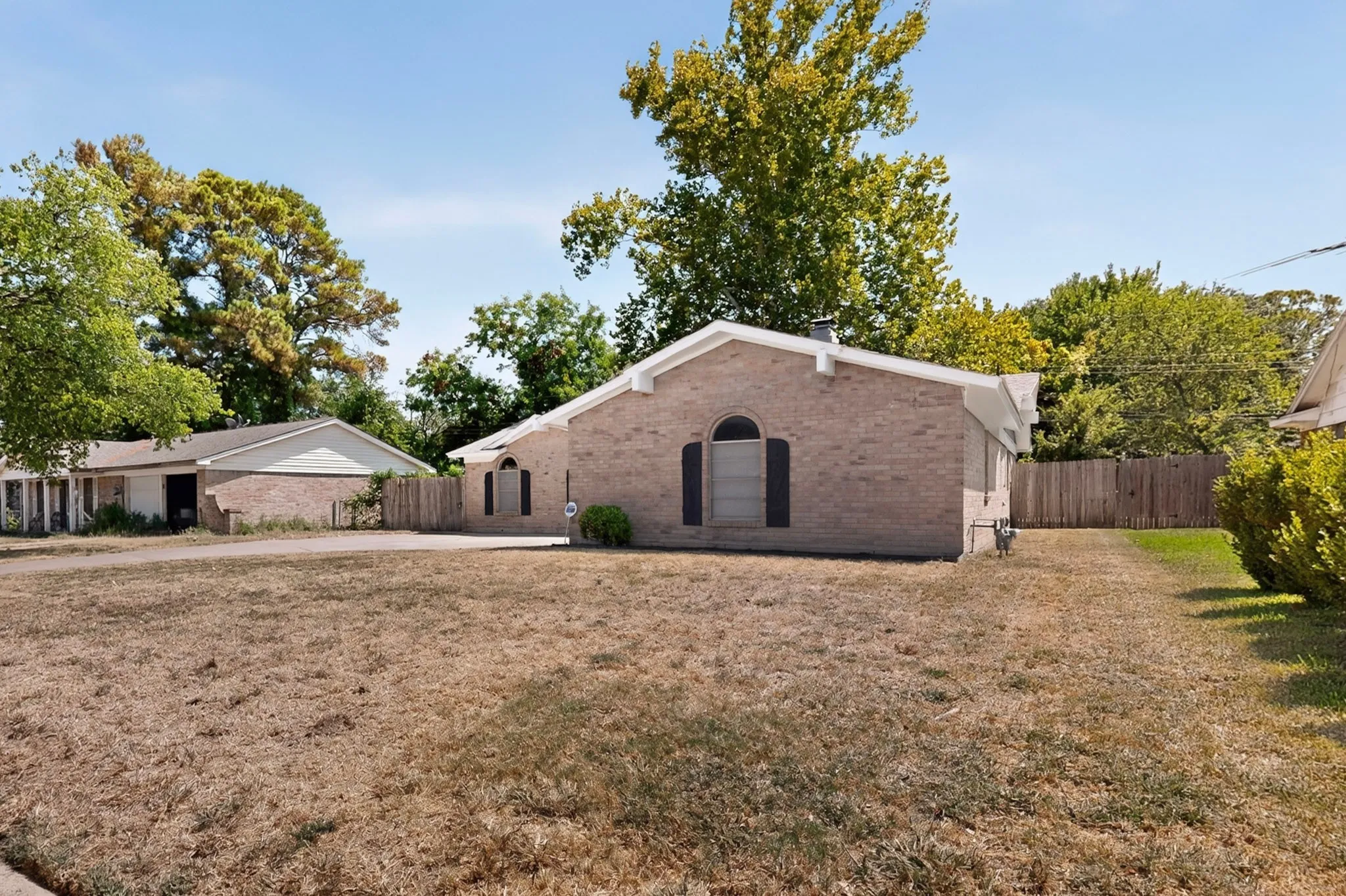 Single Family Residence For Sale in Tarrant County , 7448 Van Natta Lane, Fort Worth, Texas 76112, 3 Bedroom, 2 Bathroom, 2 Garage spaces, 1,392 Sqft, built in 1966, mls#21365856, Real Estate Agent in Fort Worth, Homes For Sale in Tarrant county, Homes For Sale in Fort Worth, Realtor in Fort Worth Texas, Real Estate Brokerage Independent Realty Texas, Luminita Cordes Realtor