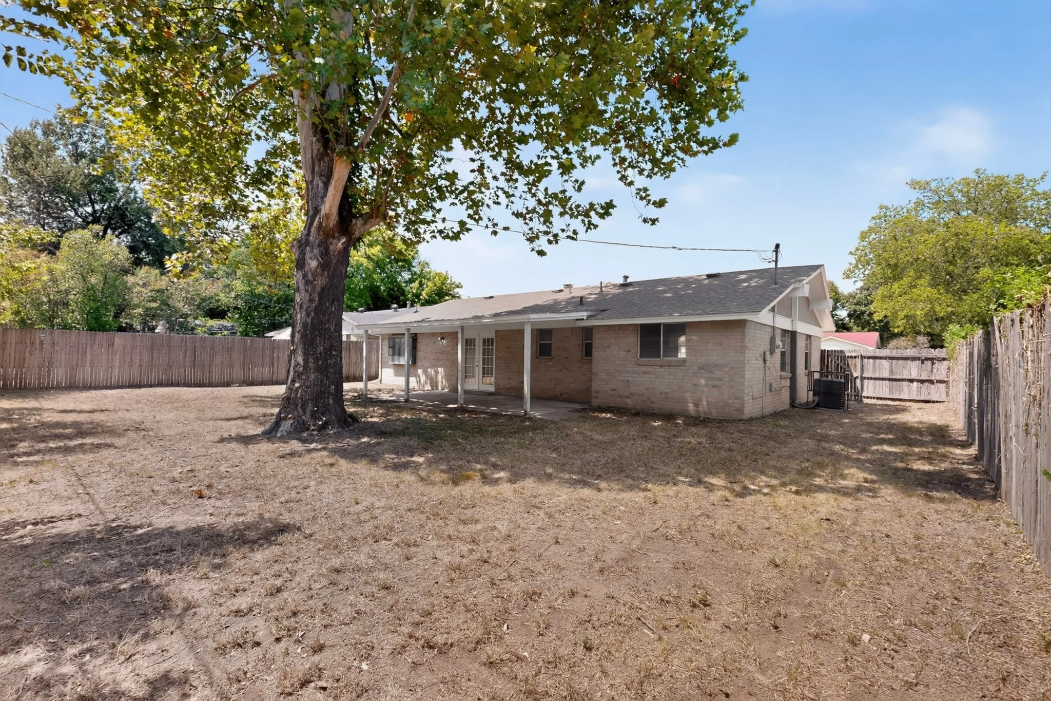 Single Family Residence For Sale in Tarrant County , 7448 Van Natta Lane, Fort Worth, Texas 76112, 3 Bedroom, 2 Bathroom, 2 Garage spaces, 1,392 Sqft, built in 1966, mls#21365856, Real Estate Agent in Fort Worth, Homes For Sale in Tarrant county, Homes For Sale in Fort Worth, Realtor in Fort Worth Texas, Real Estate Brokerage Independent Realty Texas, Luminita Cordes Realtor