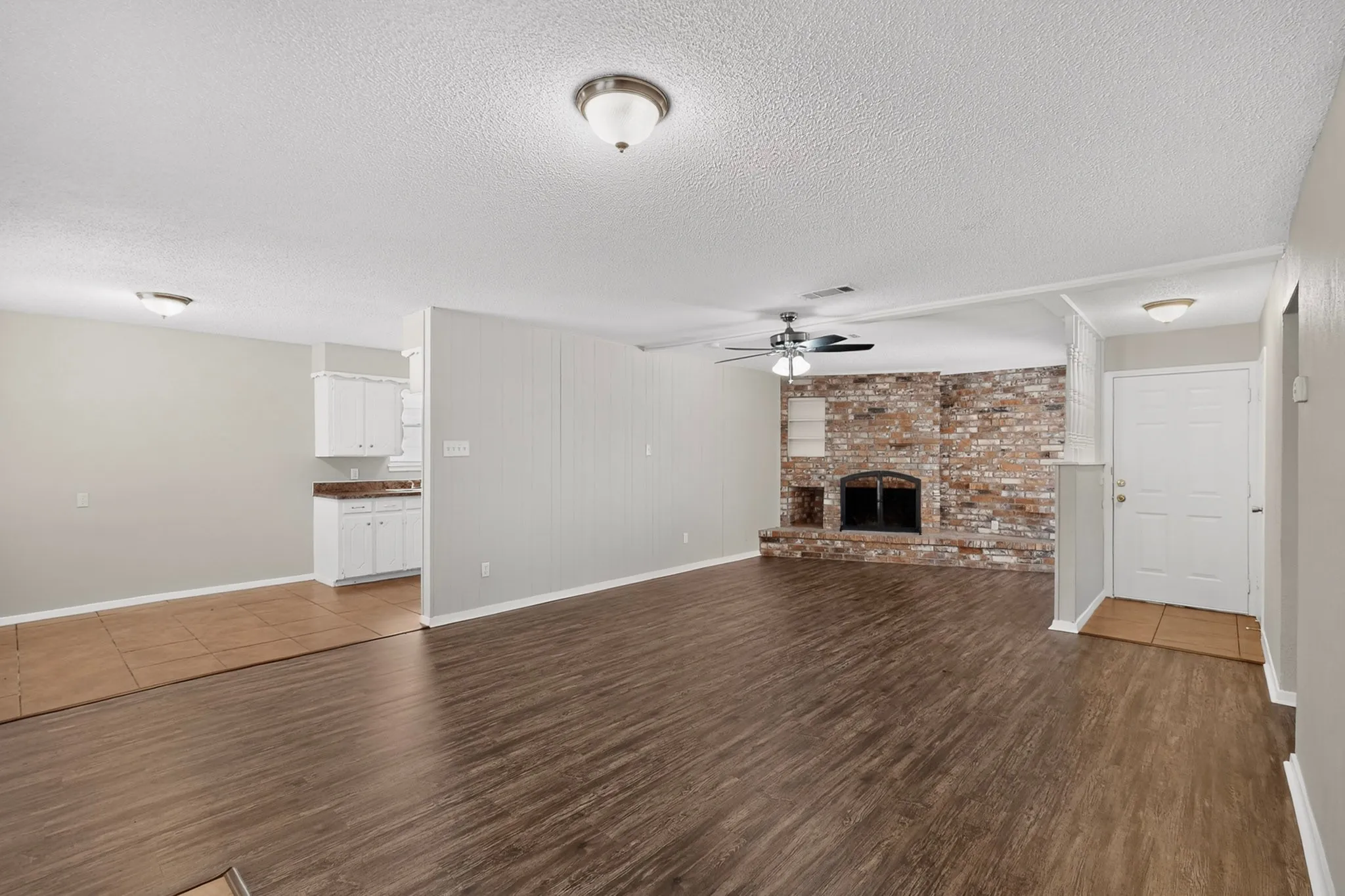Single Family Residence For Sale in Tarrant County , 7448 Van Natta Lane, Fort Worth, Texas 76112, 3 Bedroom, 2 Bathroom, 2 Garage spaces, 1,392 Sqft, built in 1966, mls#21365856, Real Estate Agent in Fort Worth, Homes For Sale in Tarrant county, Homes For Sale in Fort Worth, Realtor in Fort Worth Texas, Real Estate Brokerage Independent Realty Texas, Luminita Cordes Realtor