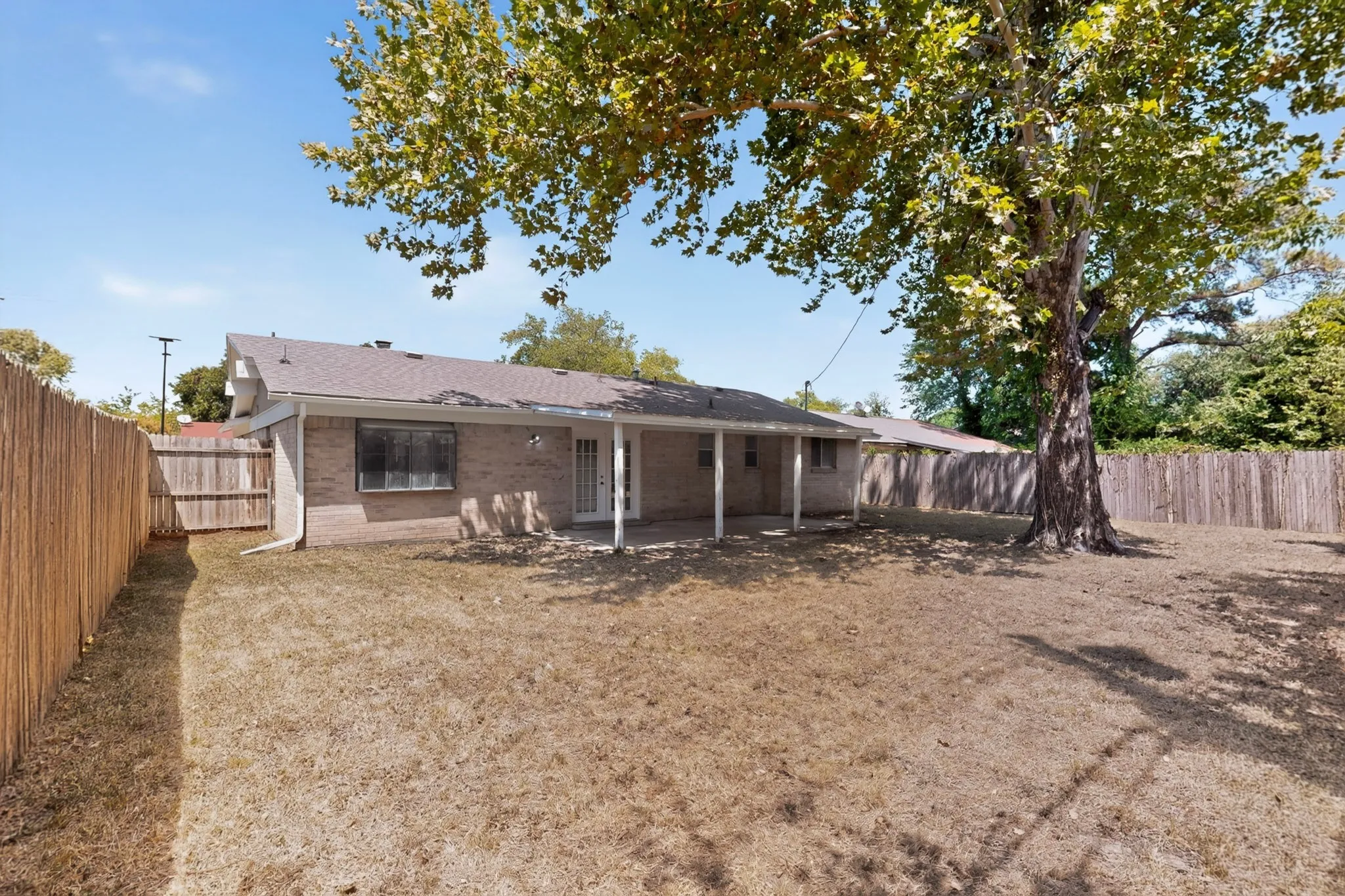 Single Family Residence For Sale in Tarrant County , 7448 Van Natta Lane, Fort Worth, Texas 76112, 3 Bedroom, 2 Bathroom, 2 Garage spaces, 1,392 Sqft, built in 1966, mls#21365856, Real Estate Agent in Fort Worth, Homes For Sale in Tarrant county, Homes For Sale in Fort Worth, Realtor in Fort Worth Texas, Real Estate Brokerage Independent Realty Texas, Luminita Cordes Realtor