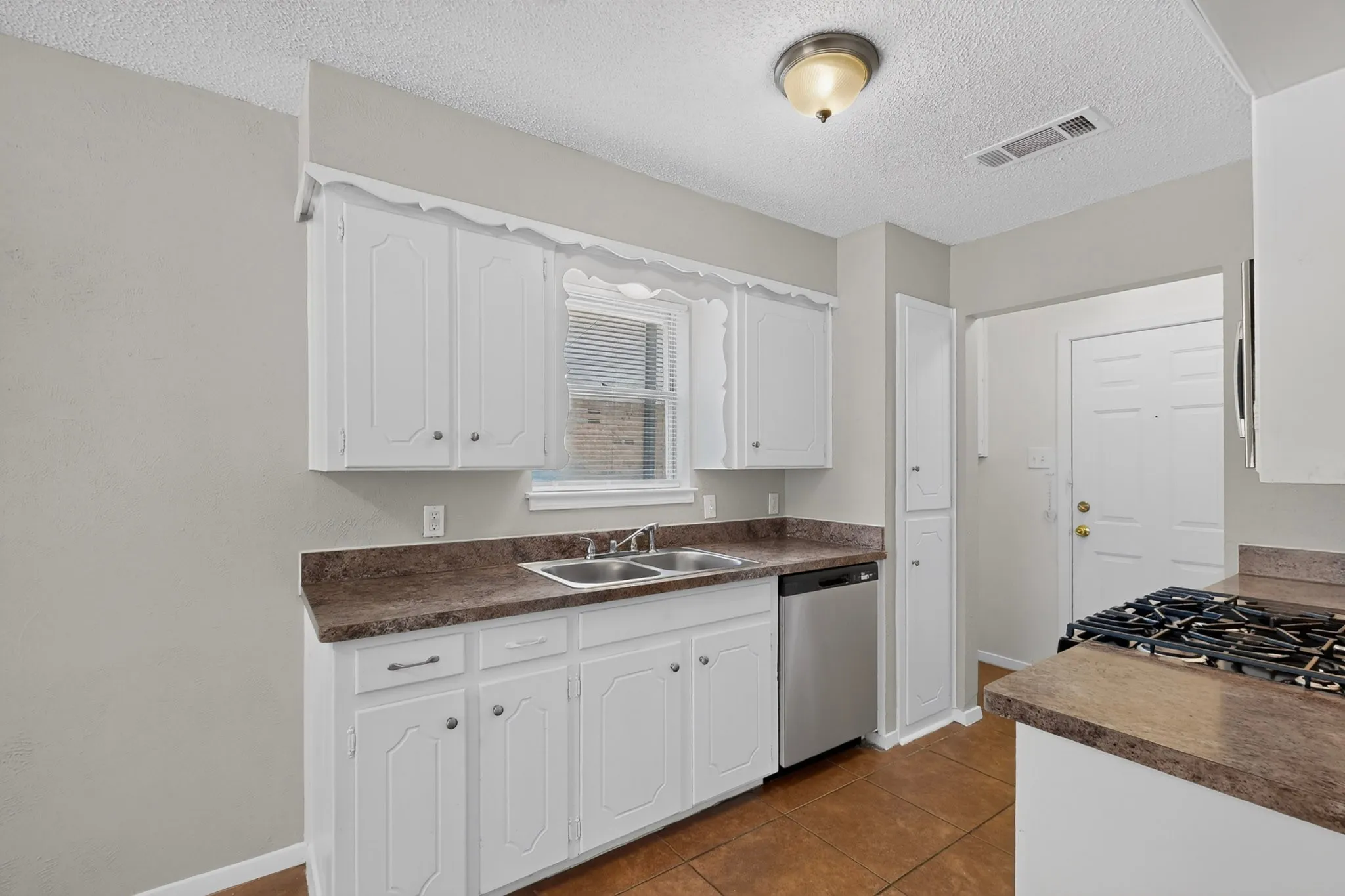 Single Family Residence For Sale in Tarrant County , 7448 Van Natta Lane, Fort Worth, Texas 76112, 3 Bedroom, 2 Bathroom, 2 Garage spaces, 1,392 Sqft, built in 1966, mls#21365856, Real Estate Agent in Fort Worth, Homes For Sale in Tarrant county, Homes For Sale in Fort Worth, Realtor in Fort Worth Texas, Real Estate Brokerage Independent Realty Texas, Luminita Cordes Realtor
