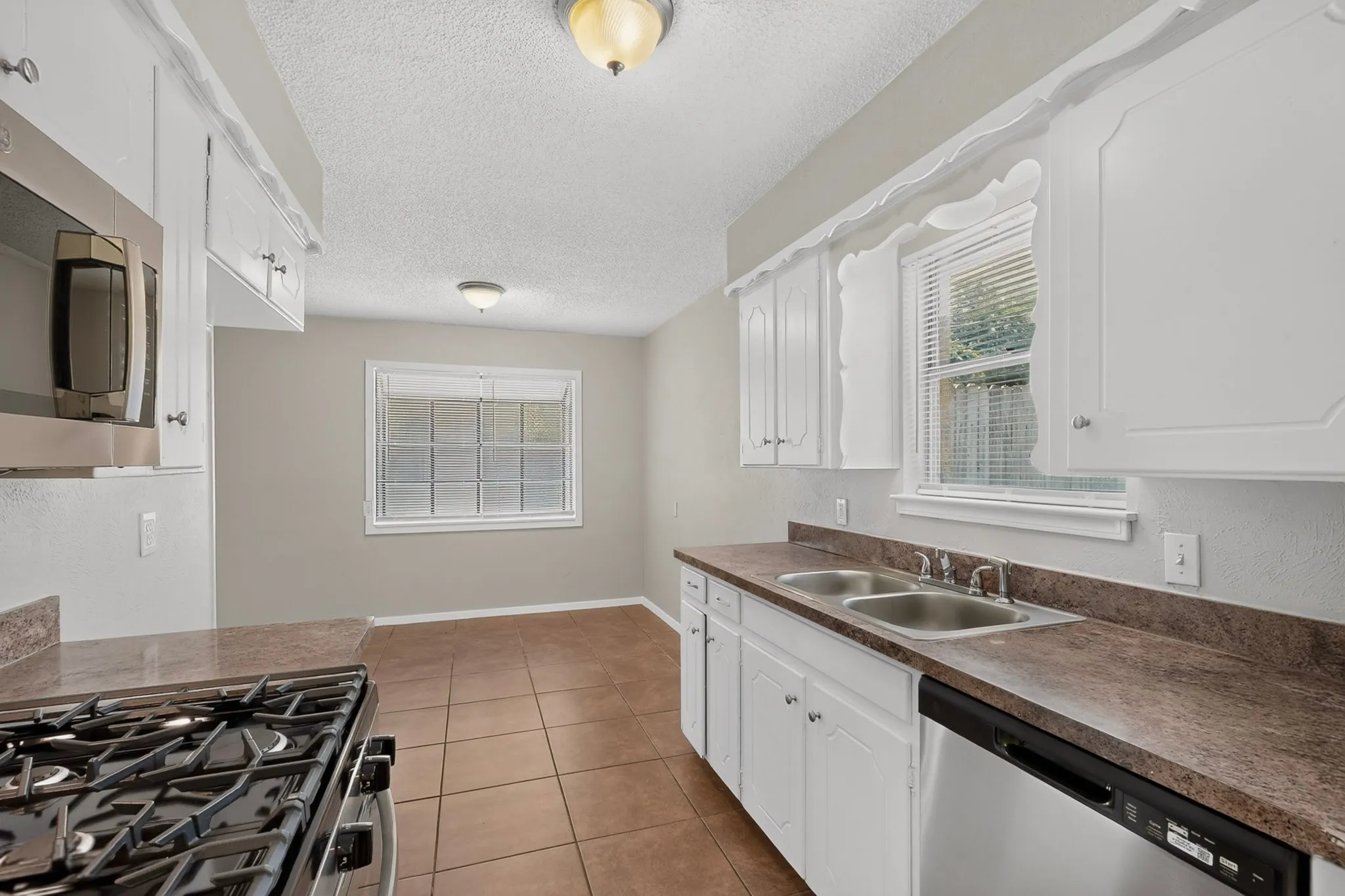Single Family Residence For Sale in Tarrant County , 7448 Van Natta Lane, Fort Worth, Texas 76112, 3 Bedroom, 2 Bathroom, 2 Garage spaces, 1,392 Sqft, built in 1966, mls#21365856, Real Estate Agent in Fort Worth, Homes For Sale in Tarrant county, Homes For Sale in Fort Worth, Realtor in Fort Worth Texas, Real Estate Brokerage Independent Realty Texas, Luminita Cordes Realtor