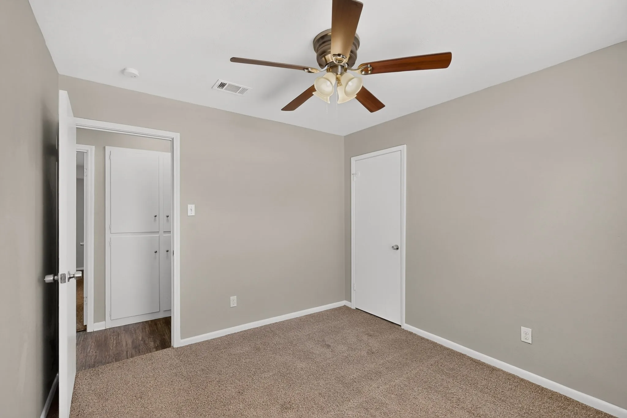 Single Family Residence For Sale in Tarrant County , 7448 Van Natta Lane, Fort Worth, Texas 76112, 3 Bedroom, 2 Bathroom, 2 Garage spaces, 1,392 Sqft, built in 1966, mls#21365856, Real Estate Agent in Fort Worth, Homes For Sale in Tarrant county, Homes For Sale in Fort Worth, Realtor in Fort Worth Texas, Real Estate Brokerage Independent Realty Texas, Luminita Cordes Realtor