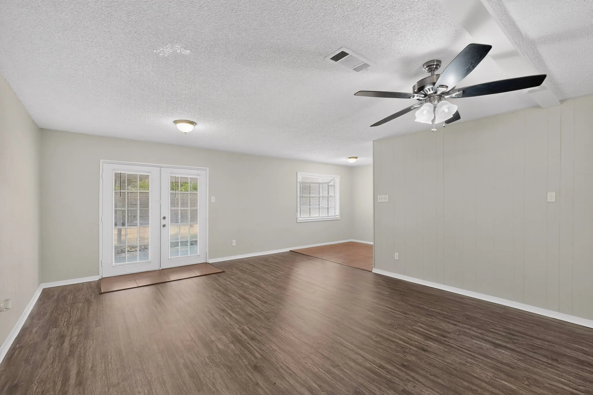 Single Family Residence For Sale in Tarrant County , 7448 Van Natta Lane, Fort Worth, Texas 76112, 3 Bedroom, 2 Bathroom, 2 Garage spaces, 1,392 Sqft, built in 1966, mls#21365856, Real Estate Agent in Fort Worth, Homes For Sale in Tarrant county, Homes For Sale in Fort Worth, Realtor in Fort Worth Texas, Real Estate Brokerage Independent Realty Texas, Luminita Cordes Realtor