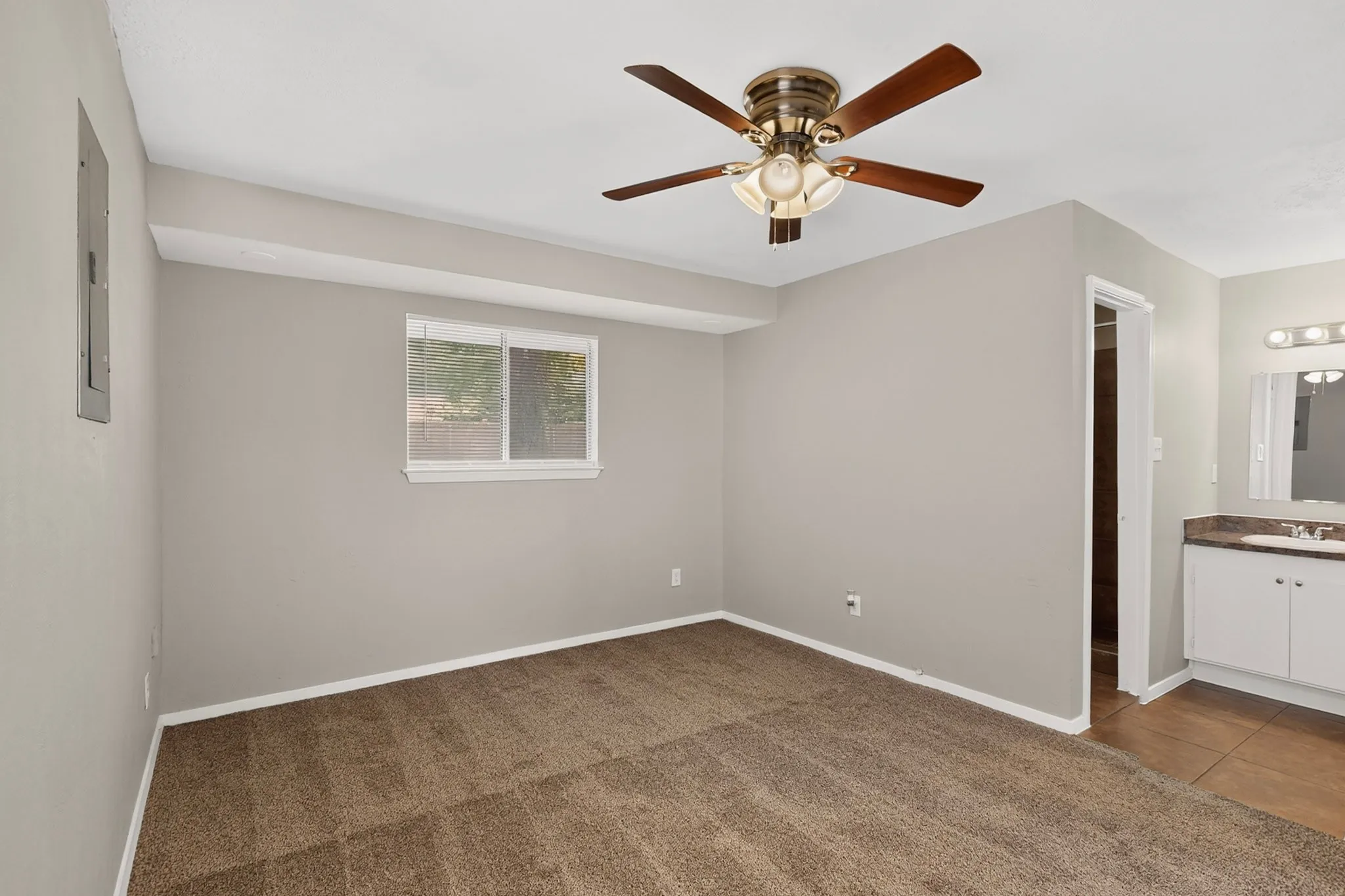 Single Family Residence For Sale in Tarrant County , 7448 Van Natta Lane, Fort Worth, Texas 76112, 3 Bedroom, 2 Bathroom, 2 Garage spaces, 1,392 Sqft, built in 1966, mls#21365856, Real Estate Agent in Fort Worth, Homes For Sale in Tarrant county, Homes For Sale in Fort Worth, Realtor in Fort Worth Texas, Real Estate Brokerage Independent Realty Texas, Luminita Cordes Realtor