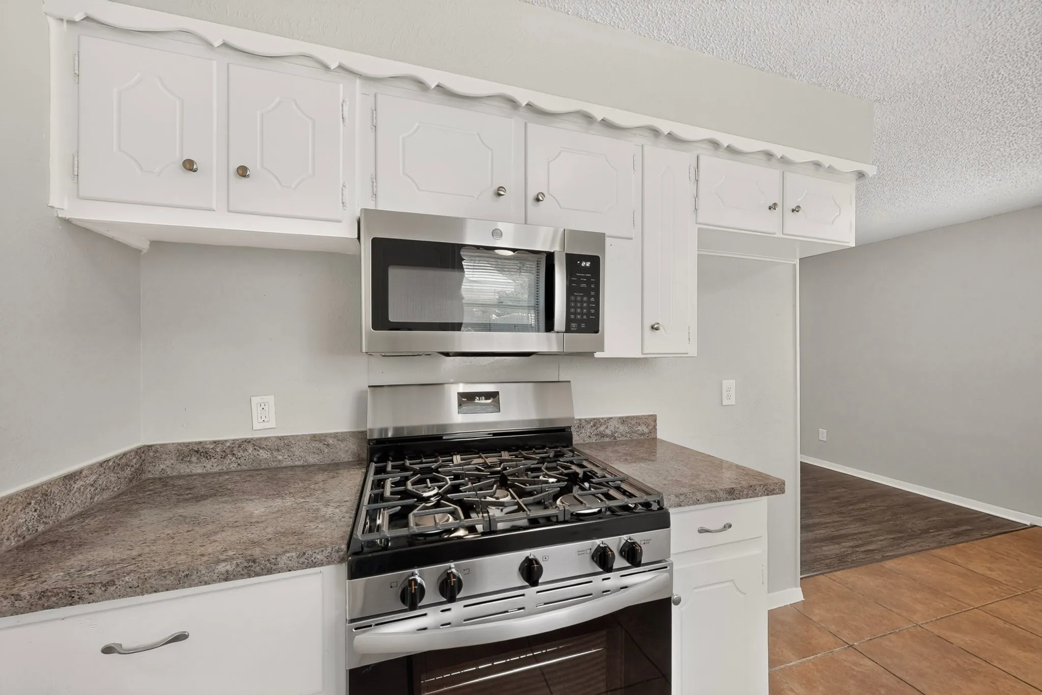 Single Family Residence For Sale in Tarrant County , 7448 Van Natta Lane, Fort Worth, Texas 76112, 3 Bedroom, 2 Bathroom, 2 Garage spaces, 1,392 Sqft, built in 1966, mls#21365856, Real Estate Agent in Fort Worth, Homes For Sale in Tarrant county, Homes For Sale in Fort Worth, Realtor in Fort Worth Texas, Real Estate Brokerage Independent Realty Texas, Luminita Cordes Realtor