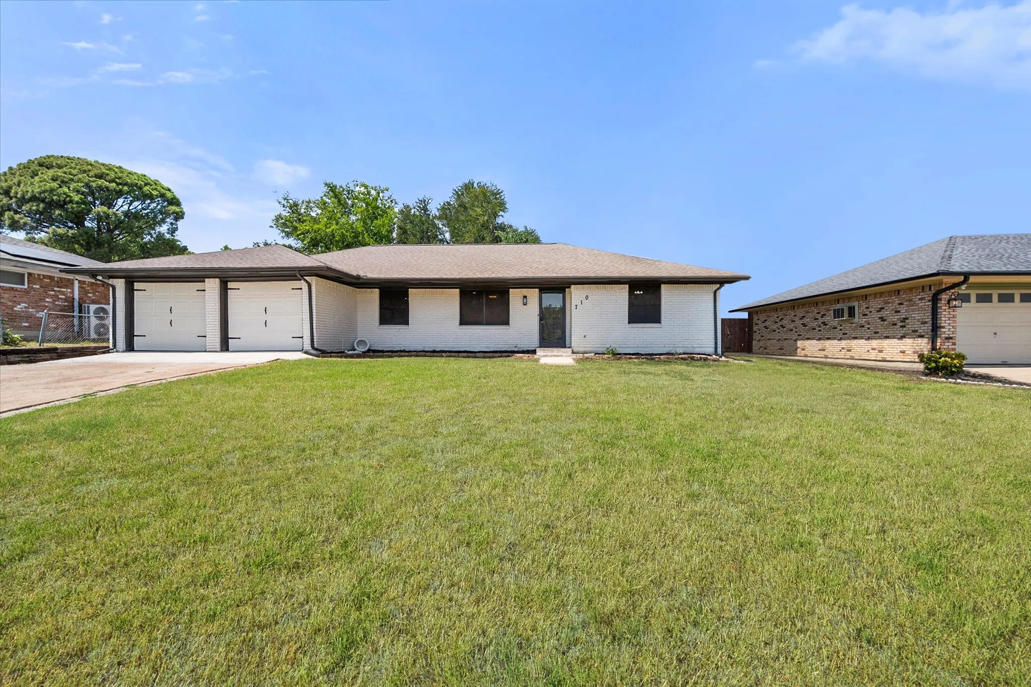 Single Family Residence For Sale in Dallas County , 710 Greenland Way, Grand Prairie, Texas 75050, 3 Bedroom, 2 Bathroom, 2 Garage spaces, 1,796 Sqft, built in 1962, mls#21338232, Real Estate Agent in Grand Prairie, Homes For Sale in Dallas county, Homes For Sale in Grand Prairie, Realtor in Grand Prairie Texas, Real Estate Brokerage Independent Realty Texas, Luminita Cordes Realtor