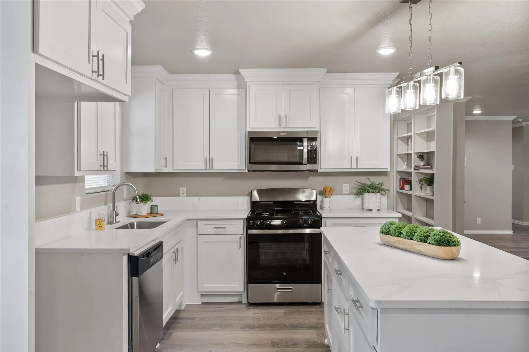 Single Family Residence For Sale in Dallas County , 710 Greenland Way, Grand Prairie, Texas 75050, 3 Bedroom, 2 Bathroom, 2 Garage spaces, 1,796 Sqft, built in 1962, mls#21338232, Real Estate Agent in Grand Prairie, Homes For Sale in Dallas county, Homes For Sale in Grand Prairie, Realtor in Grand Prairie Texas, Real Estate Brokerage Independent Realty Texas, Luminita Cordes Realtor