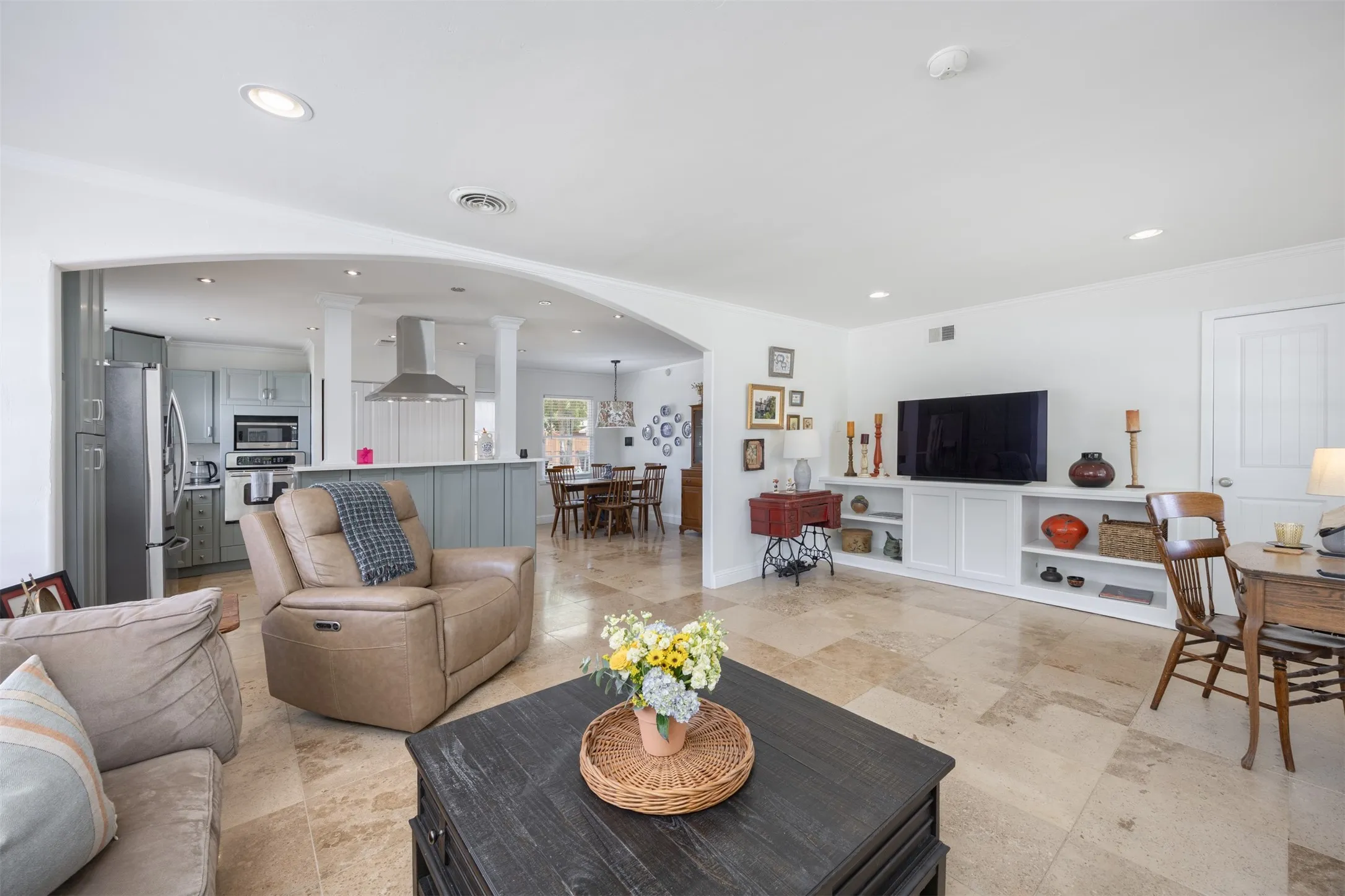 Single Family Residence For Sale in Dallas County , 11303 Rupley Lane, Dallas, Texas 75218, 3 Bedroom, 2 Bathroom, 2 Garage spaces, 1,305 Sqft, built in 1958, mls#21364007, Real Estate Agent in Dallas, Homes For Sale in Dallas county, Homes For Sale in Dallas, Realtor in Dallas Texas, Real Estate Brokerage Independent Realty Texas, Luminita Cordes Realtor