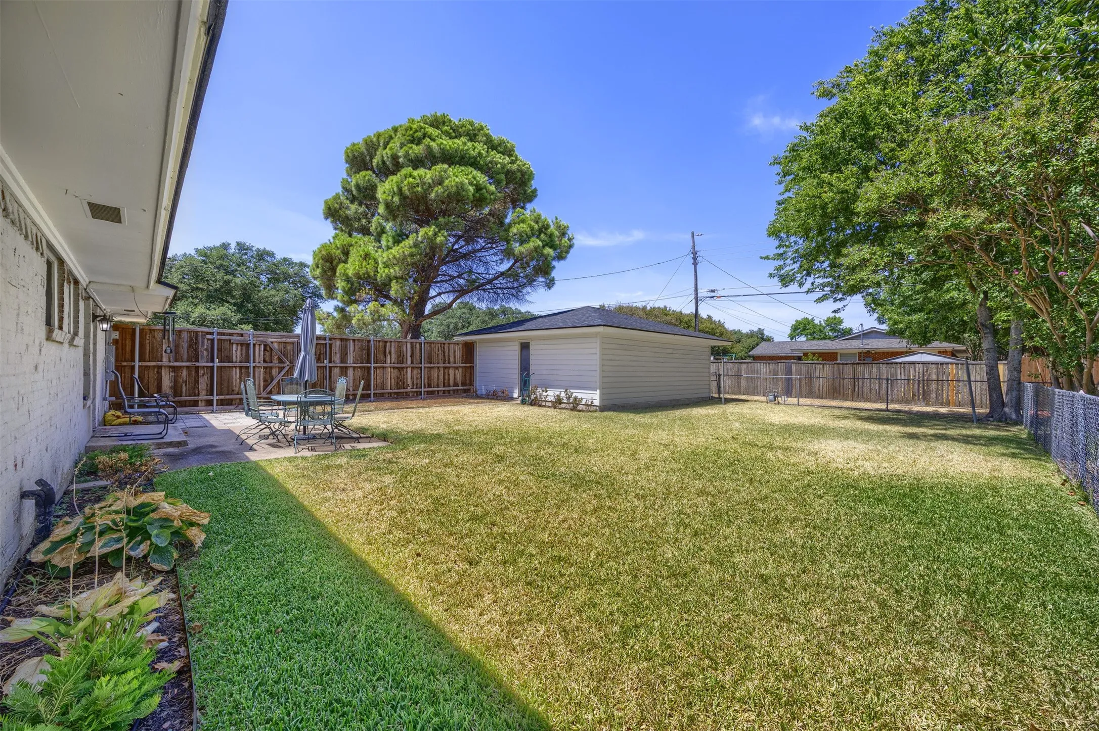 Single Family Residence For Sale in Dallas County , 11303 Rupley Lane, Dallas, Texas 75218, 3 Bedroom, 2 Bathroom, 2 Garage spaces, 1,305 Sqft, built in 1958, mls#21364007, Real Estate Agent in Dallas, Homes For Sale in Dallas county, Homes For Sale in Dallas, Realtor in Dallas Texas, Real Estate Brokerage Independent Realty Texas, Luminita Cordes Realtor