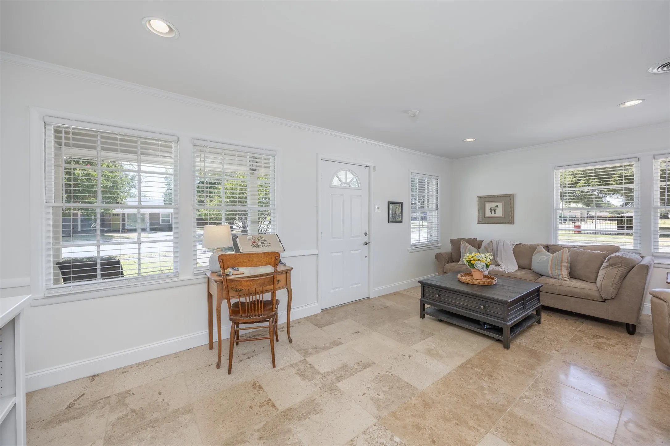 Single Family Residence For Sale in Dallas County , 11303 Rupley Lane, Dallas, Texas 75218, 3 Bedroom, 2 Bathroom, 2 Garage spaces, 1,305 Sqft, built in 1958, mls#21364007, Real Estate Agent in Dallas, Homes For Sale in Dallas county, Homes For Sale in Dallas, Realtor in Dallas Texas, Real Estate Brokerage Independent Realty Texas, Luminita Cordes Realtor