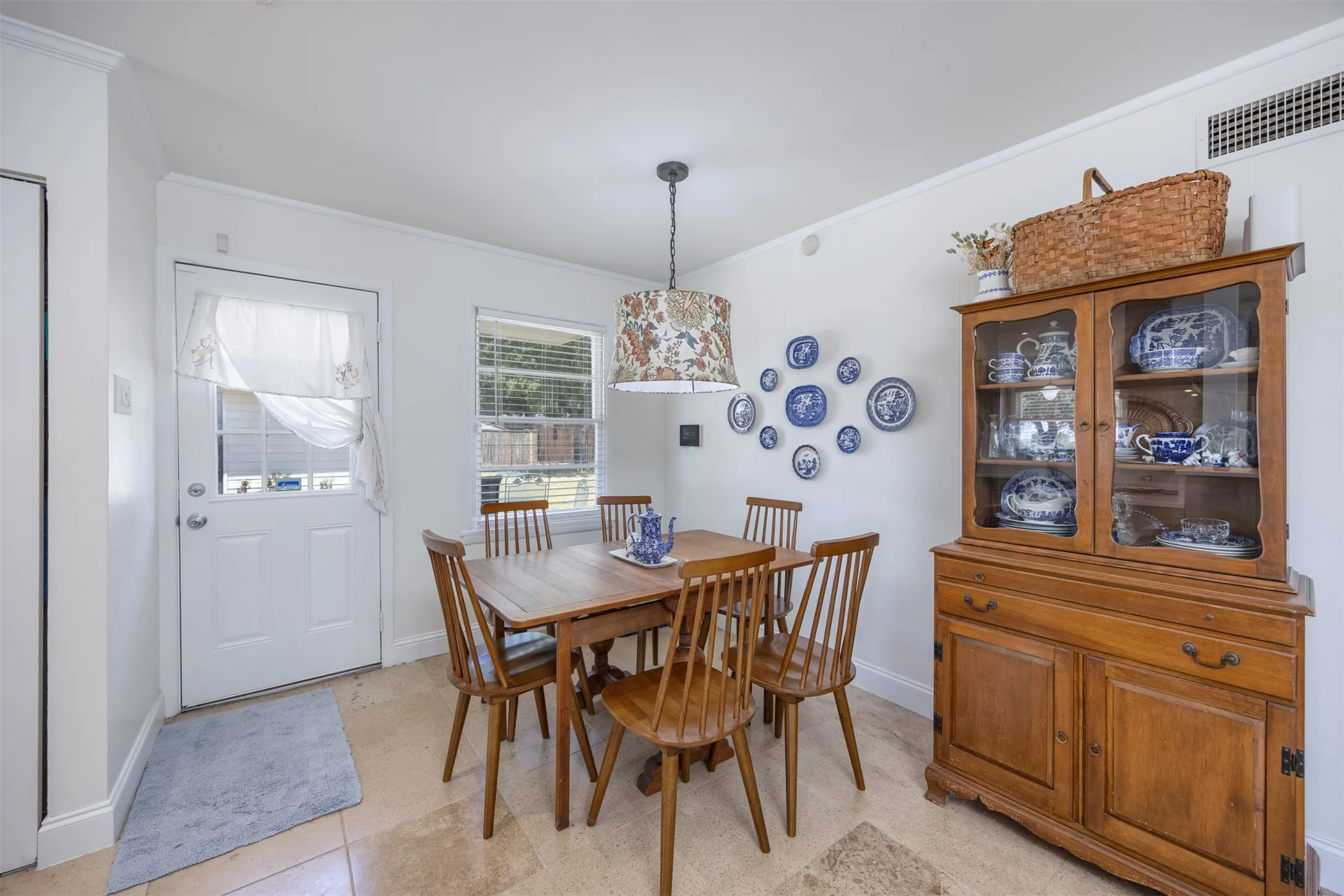 Single Family Residence For Sale in Dallas County , 11303 Rupley Lane, Dallas, Texas 75218, 3 Bedroom, 2 Bathroom, 2 Garage spaces, 1,305 Sqft, built in 1958, mls#21364007, Real Estate Agent in Dallas, Homes For Sale in Dallas county, Homes For Sale in Dallas, Realtor in Dallas Texas, Real Estate Brokerage Independent Realty Texas, Luminita Cordes Realtor