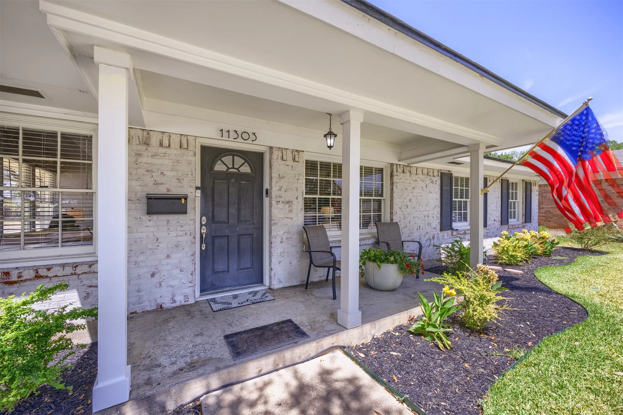 Single Family Residence For Sale in Dallas County , 11303 Rupley Lane, Dallas, Texas 75218, 3 Bedroom, 2 Bathroom, 2 Garage spaces, 1,305 Sqft, built in 1958, mls#21364007, Real Estate Agent in Dallas, Homes For Sale in Dallas county, Homes For Sale in Dallas, Realtor in Dallas Texas, Real Estate Brokerage Independent Realty Texas, Luminita Cordes Realtor