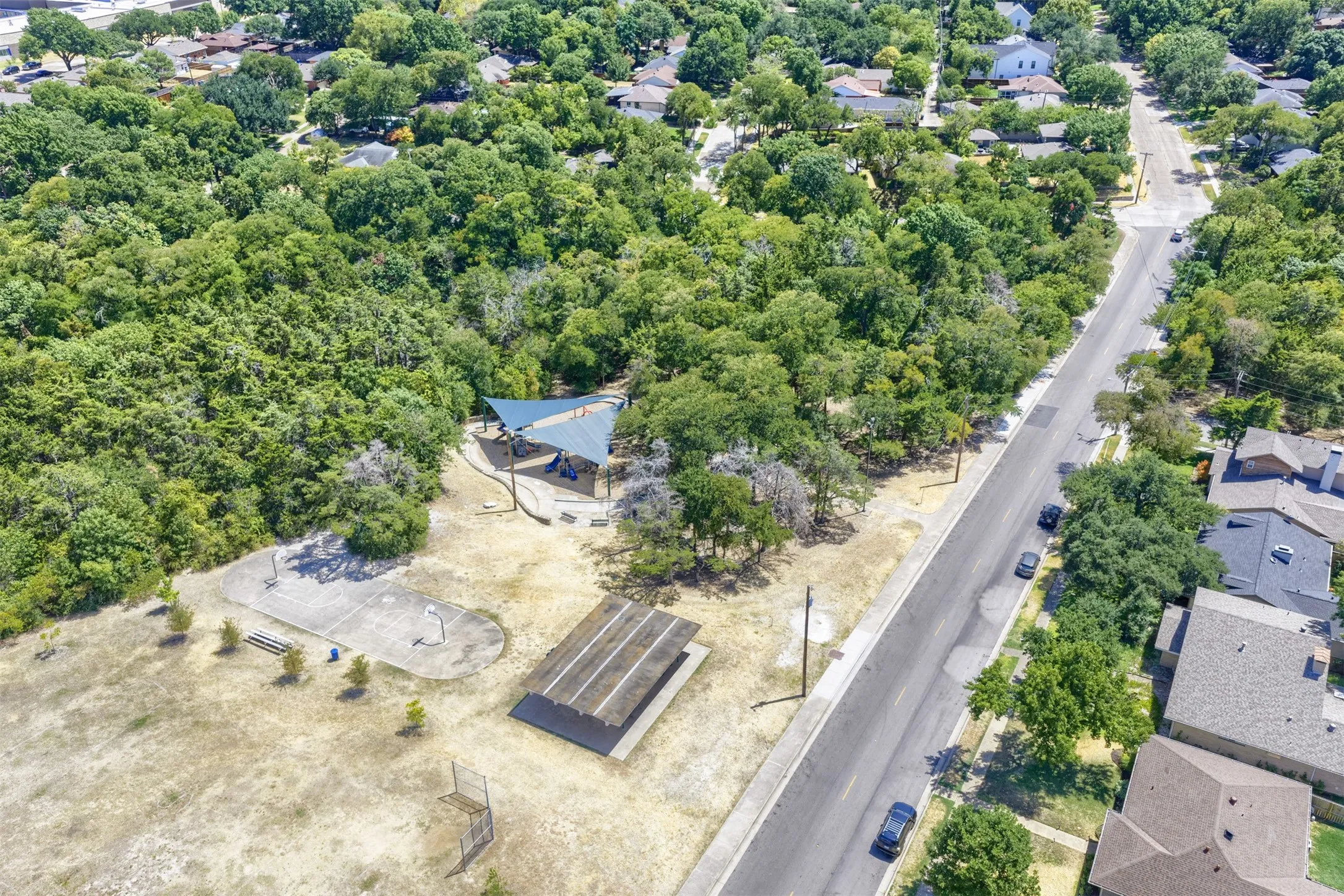 Single Family Residence For Sale in Dallas County , 11303 Rupley Lane, Dallas, Texas 75218, 3 Bedroom, 2 Bathroom, 2 Garage spaces, 1,305 Sqft, built in 1958, mls#21364007, Real Estate Agent in Dallas, Homes For Sale in Dallas county, Homes For Sale in Dallas, Realtor in Dallas Texas, Real Estate Brokerage Independent Realty Texas, Luminita Cordes Realtor