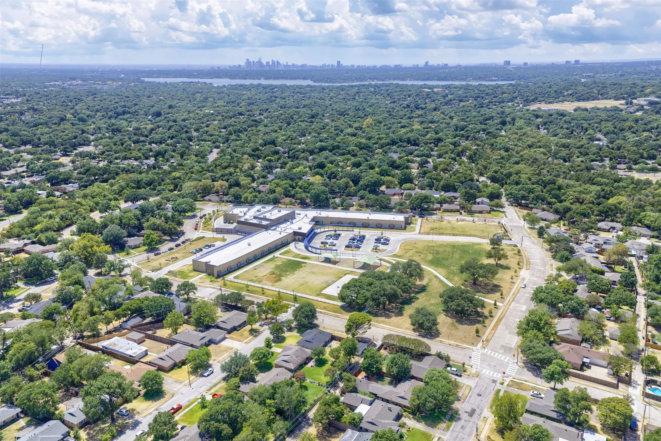 Single Family Residence For Sale in Dallas County , 11303 Rupley Lane, Dallas, Texas 75218, 3 Bedroom, 2 Bathroom, 2 Garage spaces, 1,305 Sqft, built in 1958, mls#21364007, Real Estate Agent in Dallas, Homes For Sale in Dallas county, Homes For Sale in Dallas, Realtor in Dallas Texas, Real Estate Brokerage Independent Realty Texas, Luminita Cordes Realtor