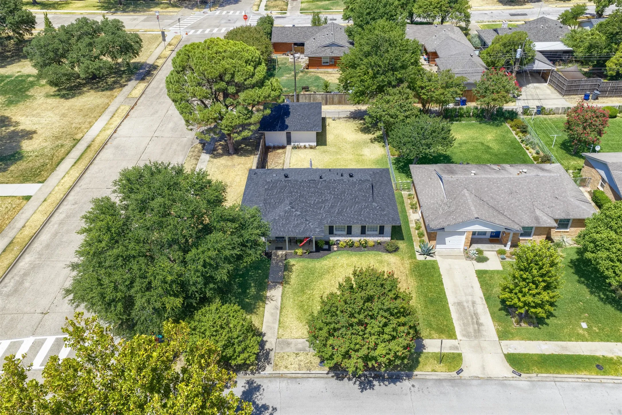 Single Family Residence For Sale in Dallas County , 11303 Rupley Lane, Dallas, Texas 75218, 3 Bedroom, 2 Bathroom, 2 Garage spaces, 1,305 Sqft, built in 1958, mls#21364007, Real Estate Agent in Dallas, Homes For Sale in Dallas county, Homes For Sale in Dallas, Realtor in Dallas Texas, Real Estate Brokerage Independent Realty Texas, Luminita Cordes Realtor