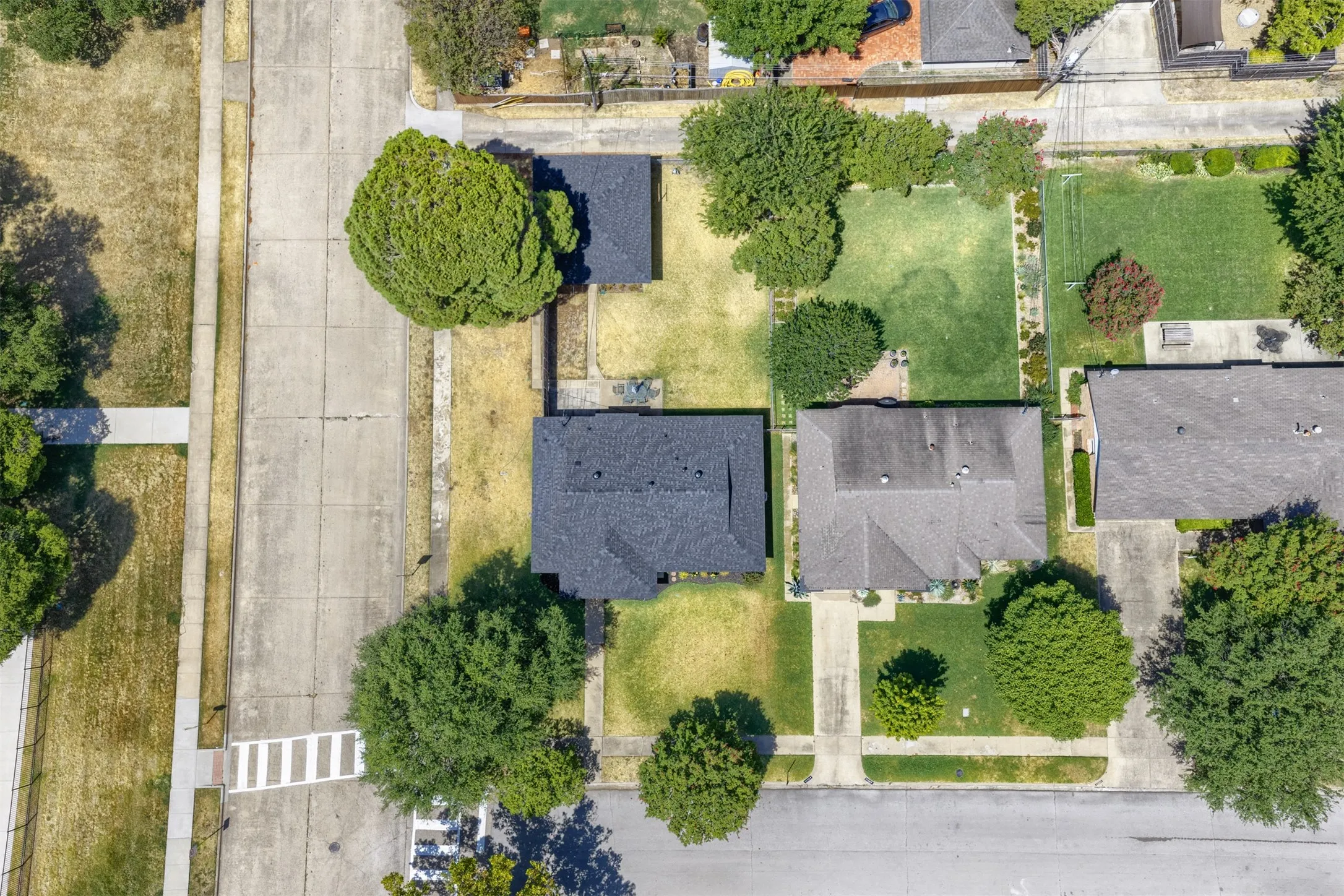Single Family Residence For Sale in Dallas County , 11303 Rupley Lane, Dallas, Texas 75218, 3 Bedroom, 2 Bathroom, 2 Garage spaces, 1,305 Sqft, built in 1958, mls#21364007, Real Estate Agent in Dallas, Homes For Sale in Dallas county, Homes For Sale in Dallas, Realtor in Dallas Texas, Real Estate Brokerage Independent Realty Texas, Luminita Cordes Realtor