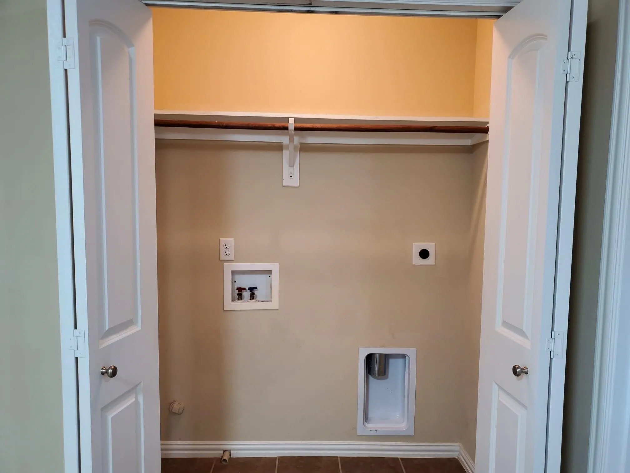 Townhouse For Rent in Dallas County , 4171 Florence Drive, Irving, Texas 75038, 3 Bedroom, 3 Bathroom, 2 Garage spaces, 1,960 Sqft, built in 2012, mls#21365869, Real Estate Agent in Irving, Homes For Rent in Dallas county, Homes For Rent in Irving, Realtor in Irving Texas, Real Estate Brokerage Independent Realty Texas, Luminita Cordes Realtor
