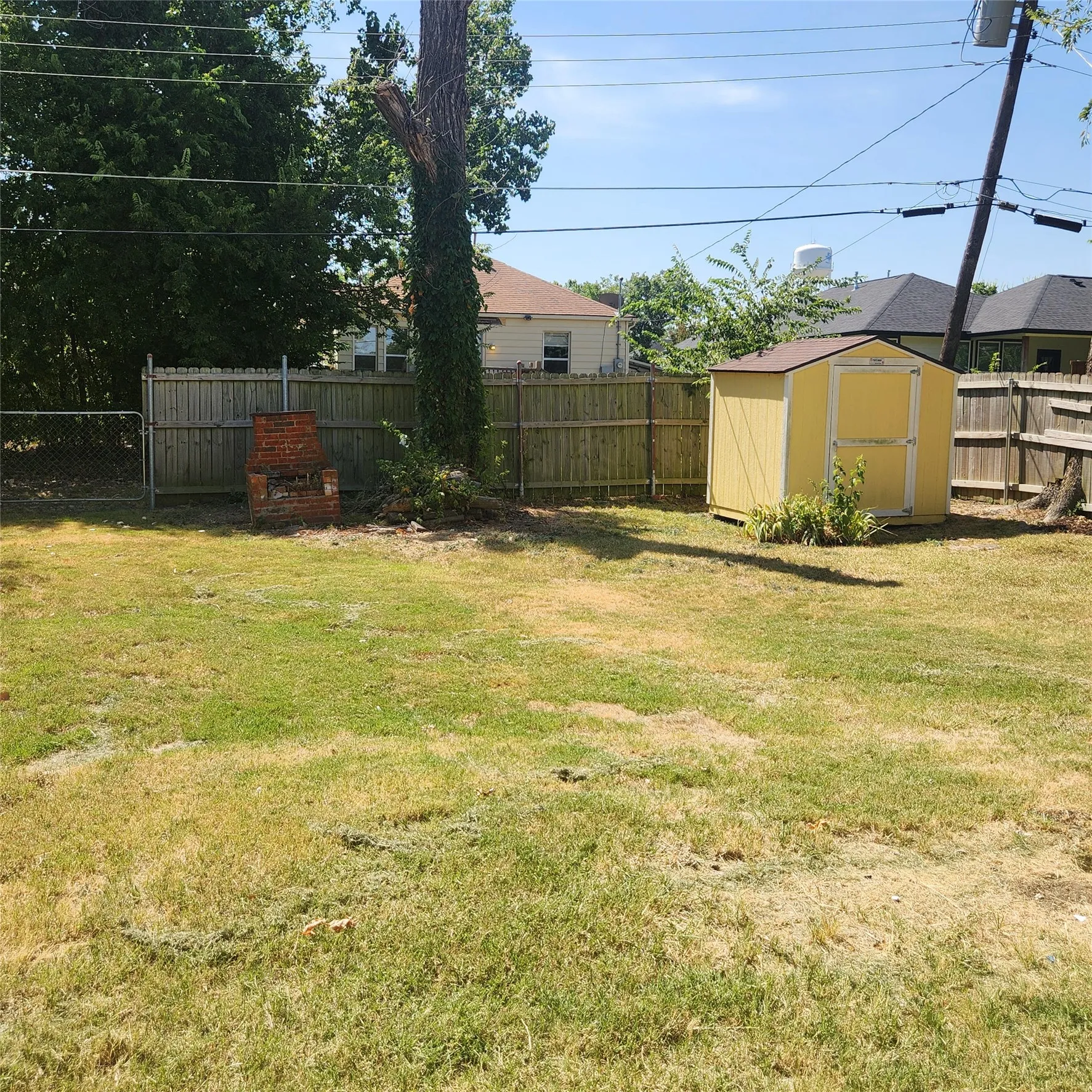 Single Family Residence For Sale in Dallas County , 6028 Billingsley Street, Sachse, Texas 75048, 3 Bedroom, 1 Bathroom, Garage spaces, 1,165 Sqft, built in 1961, mls#21365870, Real Estate Agent in Sachse, Homes For Sale in Dallas county, Homes For Sale in Sachse, Realtor in Sachse Texas, Real Estate Brokerage Independent Realty Texas, Luminita Cordes Realtor