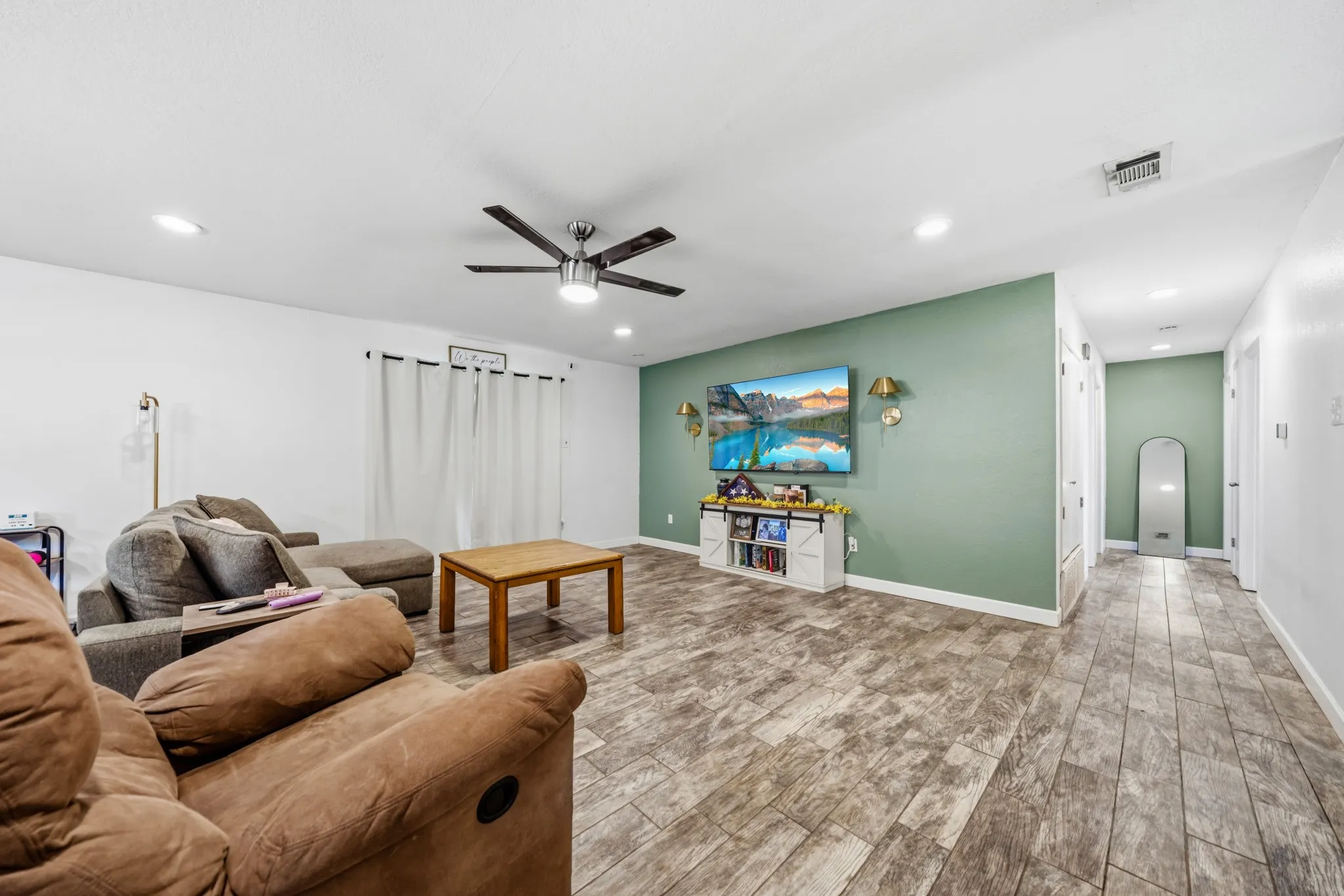 Single Family Residence For Sale in Mc Lennan County , 141 Swan, Waco, Texas 76708, 3 Bedroom, 2 Bathroom, 2 Garage spaces, 1,370 Sqft, built in 1977, mls#21365872, Real Estate Agent in Waco, Homes For Sale in Mc Lennan county, Homes For Sale in Waco, Realtor in Waco Texas, Real Estate Brokerage Independent Realty Texas, Luminita Cordes Realtor