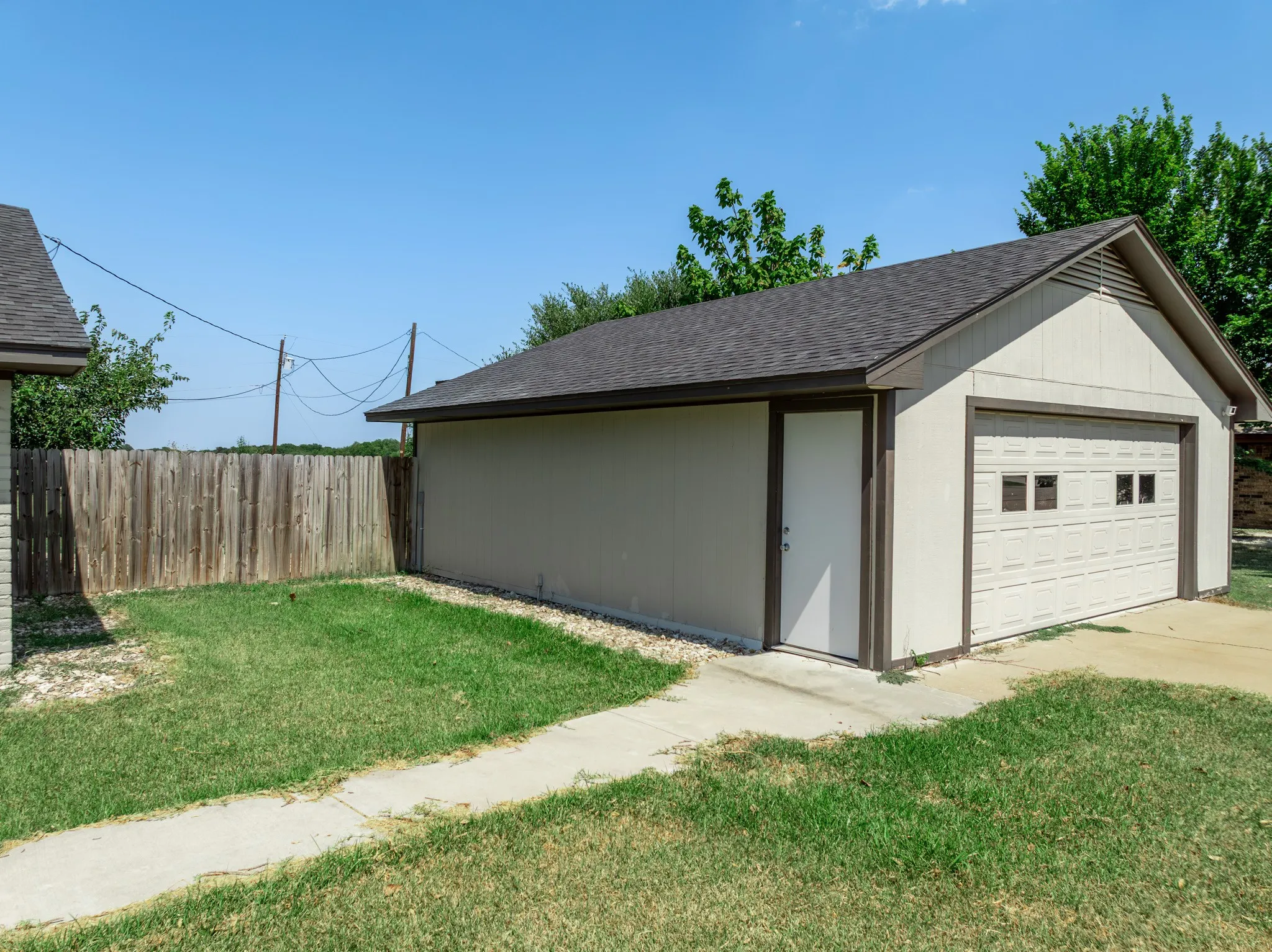 Single Family Residence For Sale in Mc Lennan County , 141 Swan, Waco, Texas 76708, 3 Bedroom, 2 Bathroom, 2 Garage spaces, 1,370 Sqft, built in 1977, mls#21365872, Real Estate Agent in Waco, Homes For Sale in Mc Lennan county, Homes For Sale in Waco, Realtor in Waco Texas, Real Estate Brokerage Independent Realty Texas, Luminita Cordes Realtor