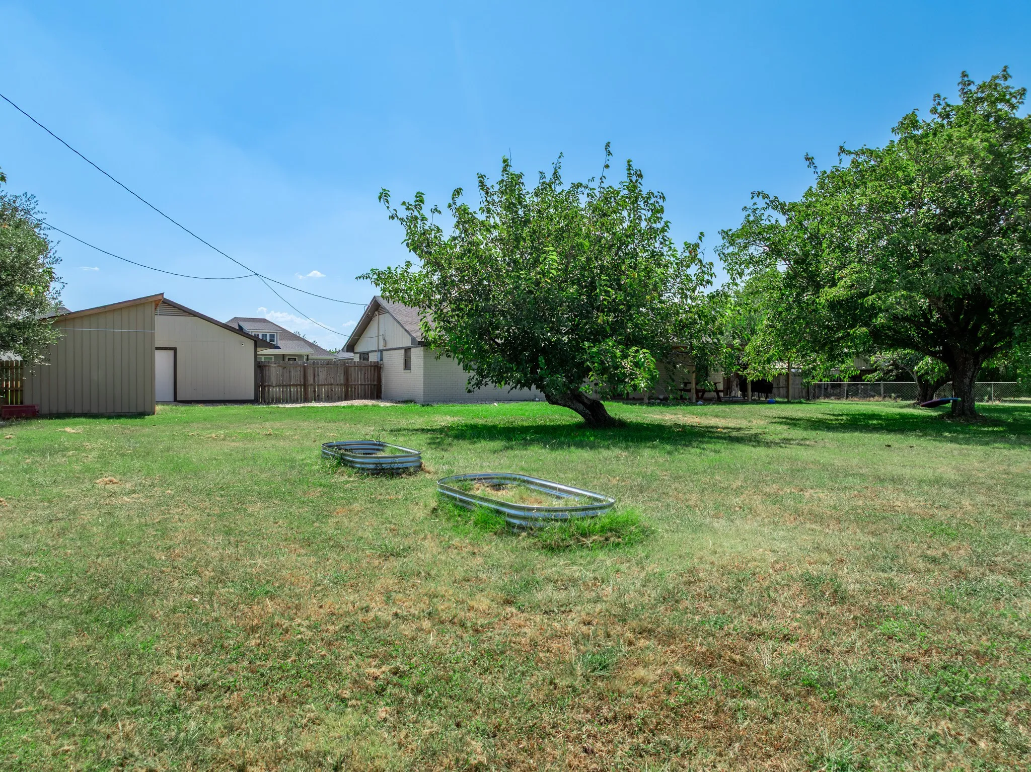 Single Family Residence For Sale in Mc Lennan County , 141 Swan, Waco, Texas 76708, 3 Bedroom, 2 Bathroom, 2 Garage spaces, 1,370 Sqft, built in 1977, mls#21365872, Real Estate Agent in Waco, Homes For Sale in Mc Lennan county, Homes For Sale in Waco, Realtor in Waco Texas, Real Estate Brokerage Independent Realty Texas, Luminita Cordes Realtor