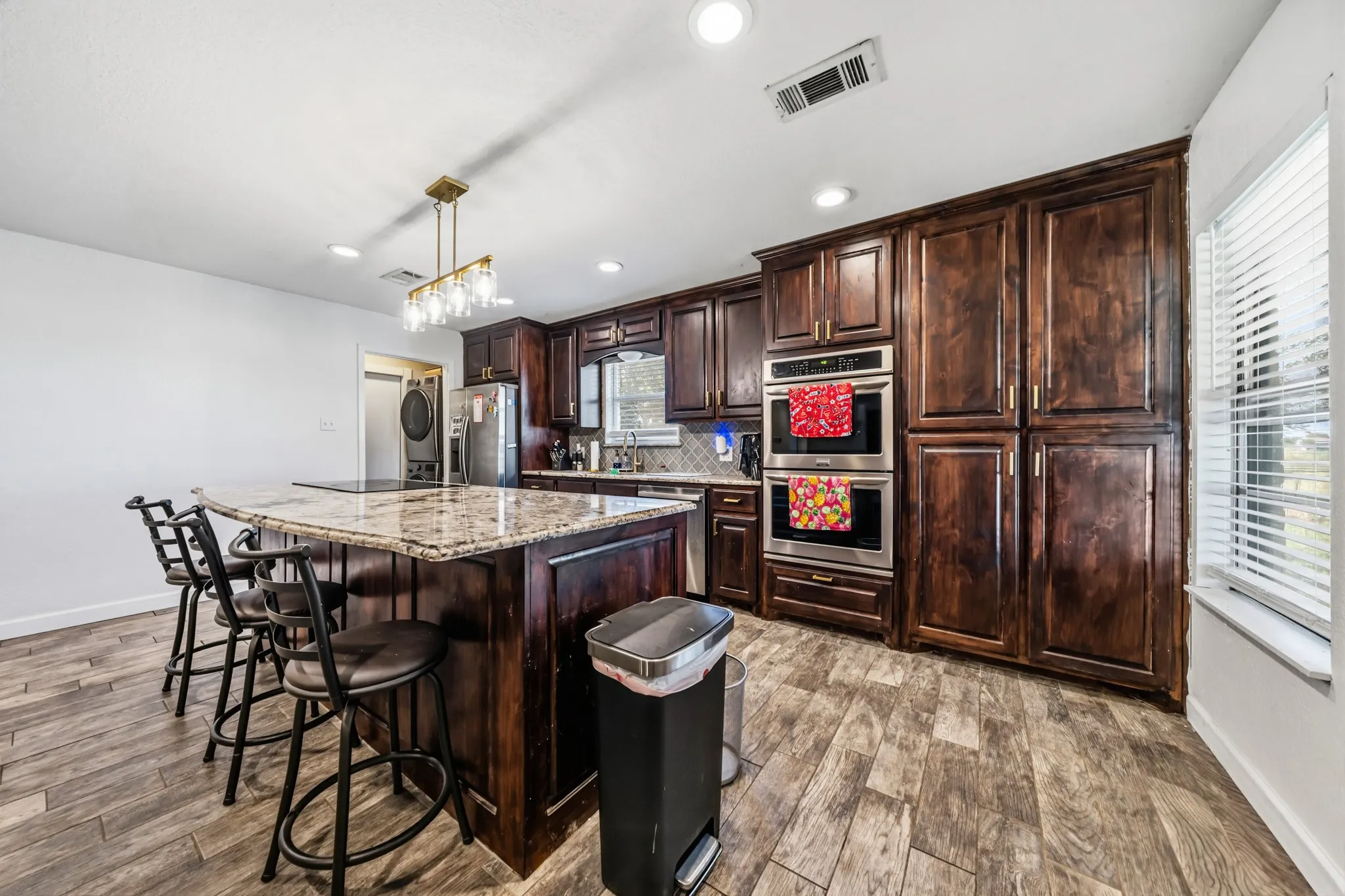 Single Family Residence For Sale in Mc Lennan County , 141 Swan, Waco, Texas 76708, 3 Bedroom, 2 Bathroom, 2 Garage spaces, 1,370 Sqft, built in 1977, mls#21365872, Real Estate Agent in Waco, Homes For Sale in Mc Lennan county, Homes For Sale in Waco, Realtor in Waco Texas, Real Estate Brokerage Independent Realty Texas, Luminita Cordes Realtor