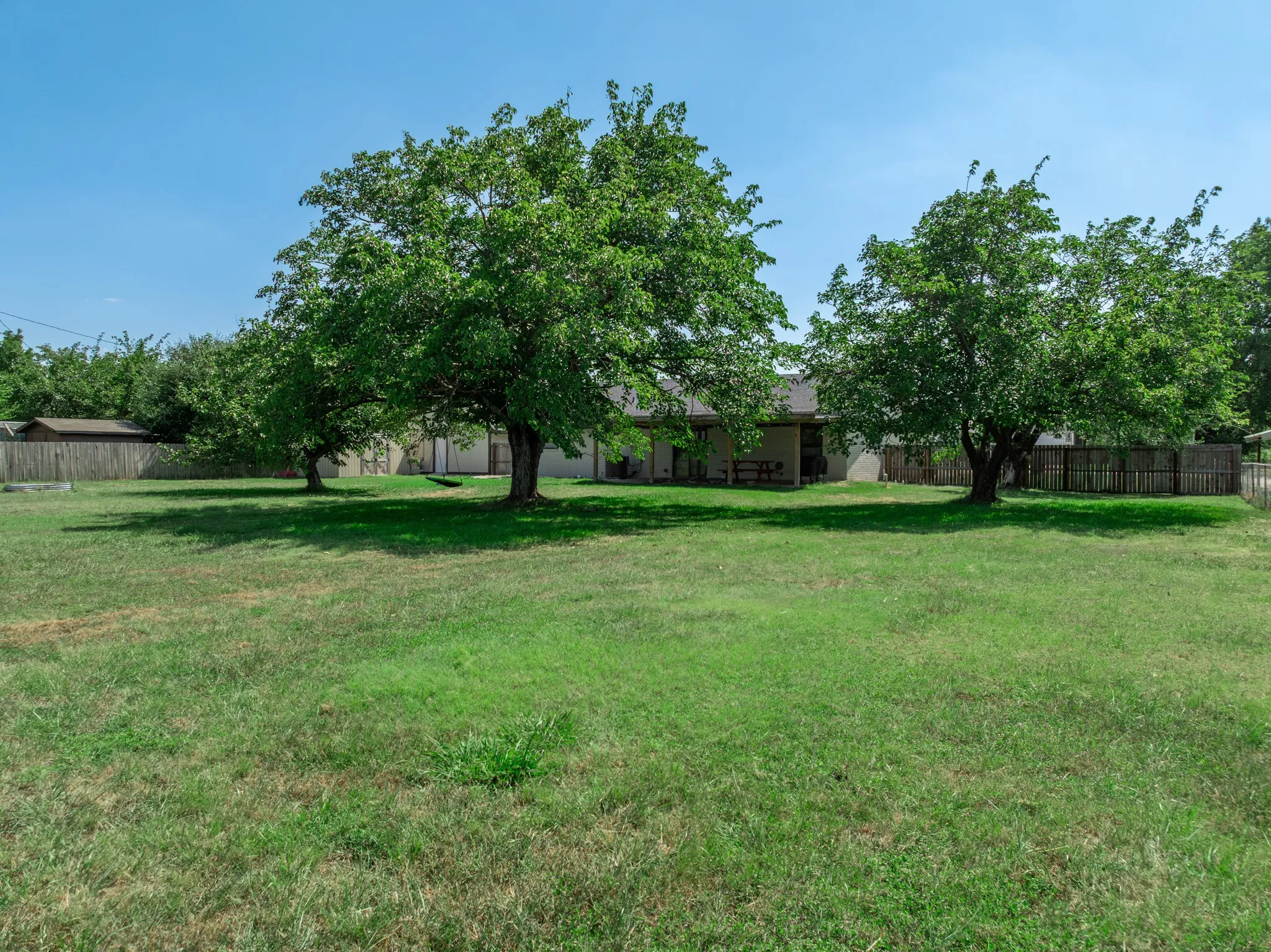 Single Family Residence For Sale in Mc Lennan County , 141 Swan, Waco, Texas 76708, 3 Bedroom, 2 Bathroom, 2 Garage spaces, 1,370 Sqft, built in 1977, mls#21365872, Real Estate Agent in Waco, Homes For Sale in Mc Lennan county, Homes For Sale in Waco, Realtor in Waco Texas, Real Estate Brokerage Independent Realty Texas, Luminita Cordes Realtor