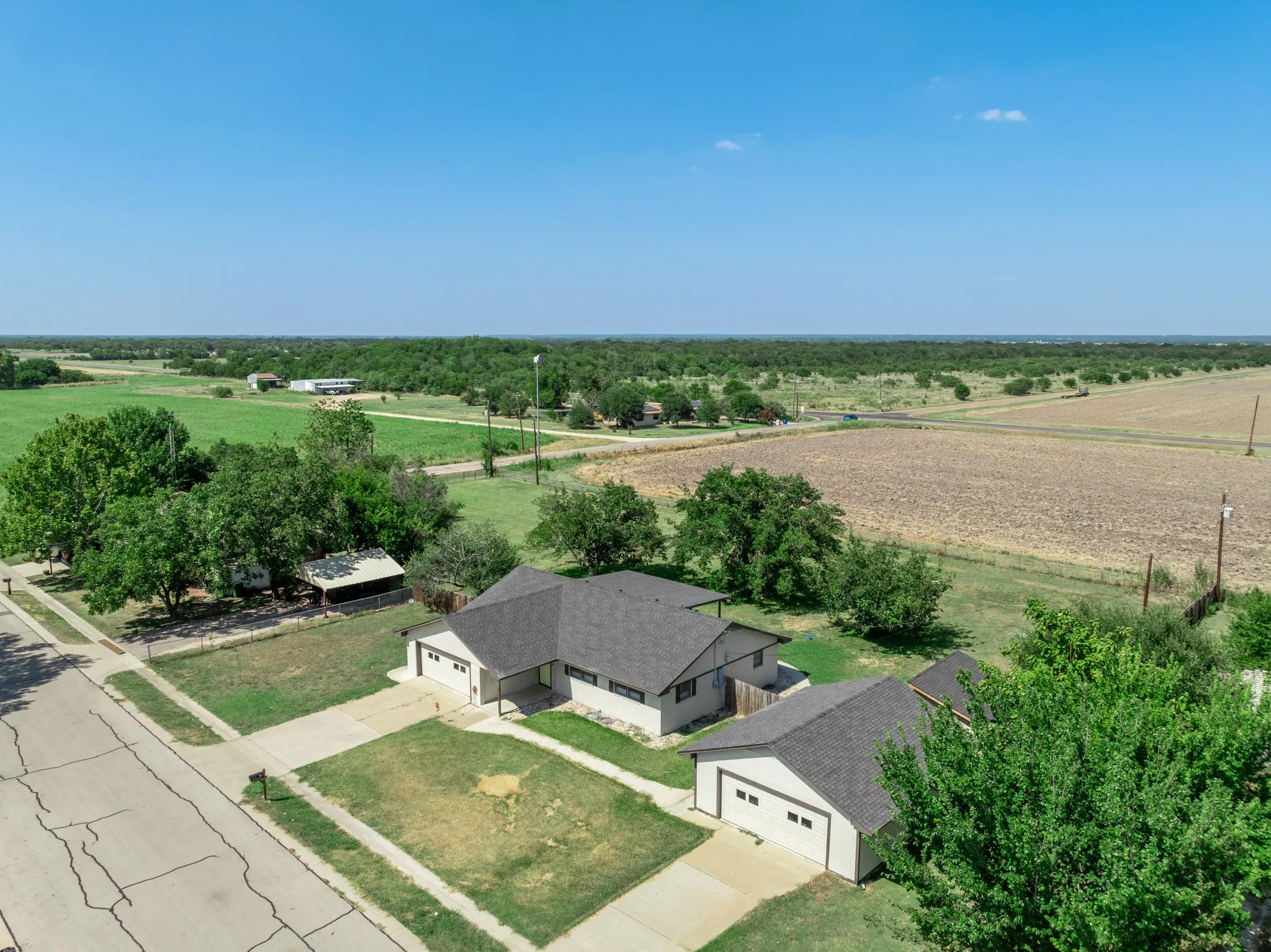 Single Family Residence For Sale in Mc Lennan County , 141 Swan, Waco, Texas 76708, 3 Bedroom, 2 Bathroom, 2 Garage spaces, 1,370 Sqft, built in 1977, mls#21365872, Real Estate Agent in Waco, Homes For Sale in Mc Lennan county, Homes For Sale in Waco, Realtor in Waco Texas, Real Estate Brokerage Independent Realty Texas, Luminita Cordes Realtor