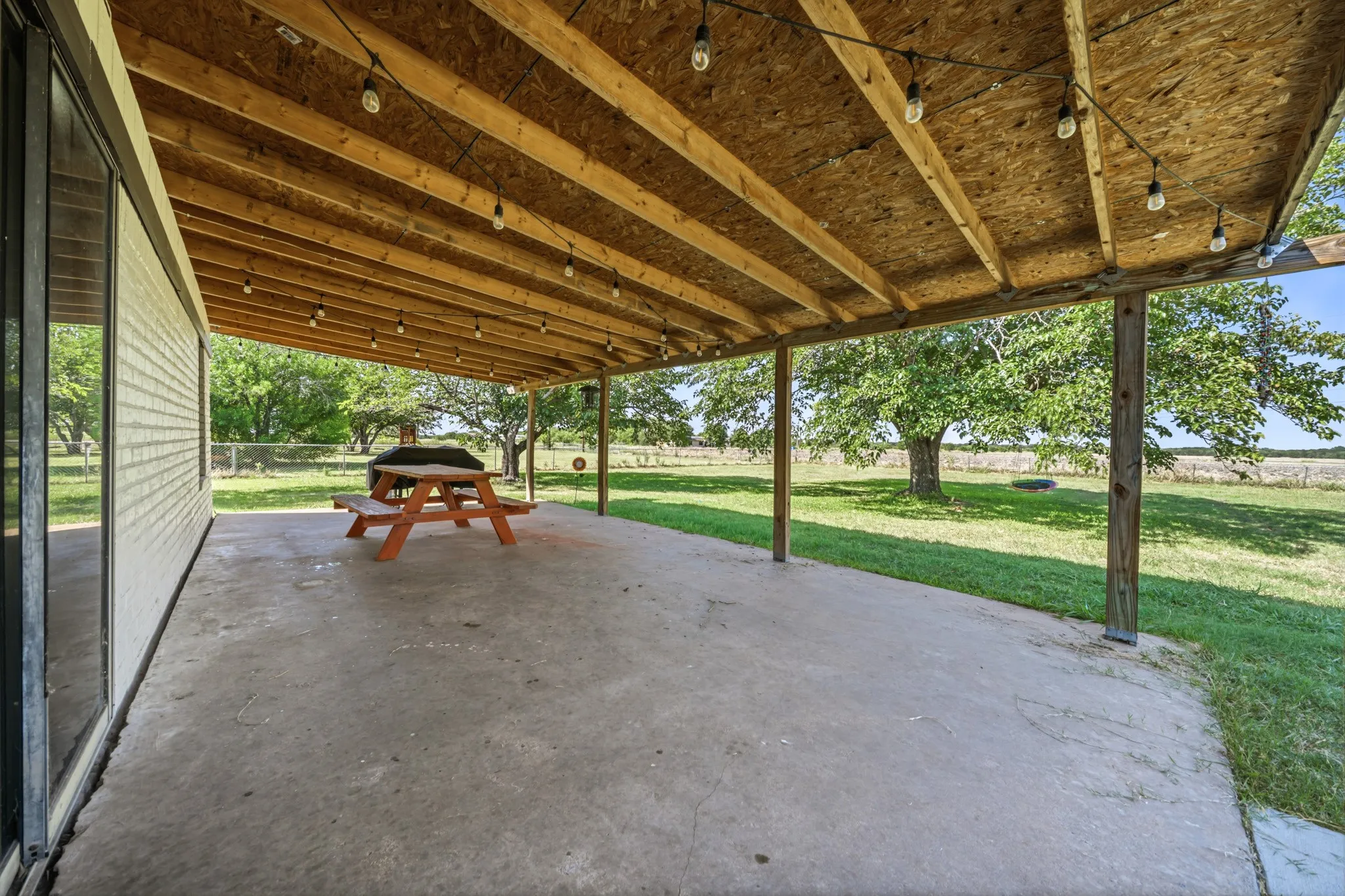 Single Family Residence For Sale in Mc Lennan County , 141 Swan, Waco, Texas 76708, 3 Bedroom, 2 Bathroom, 2 Garage spaces, 1,370 Sqft, built in 1977, mls#21365872, Real Estate Agent in Waco, Homes For Sale in Mc Lennan county, Homes For Sale in Waco, Realtor in Waco Texas, Real Estate Brokerage Independent Realty Texas, Luminita Cordes Realtor